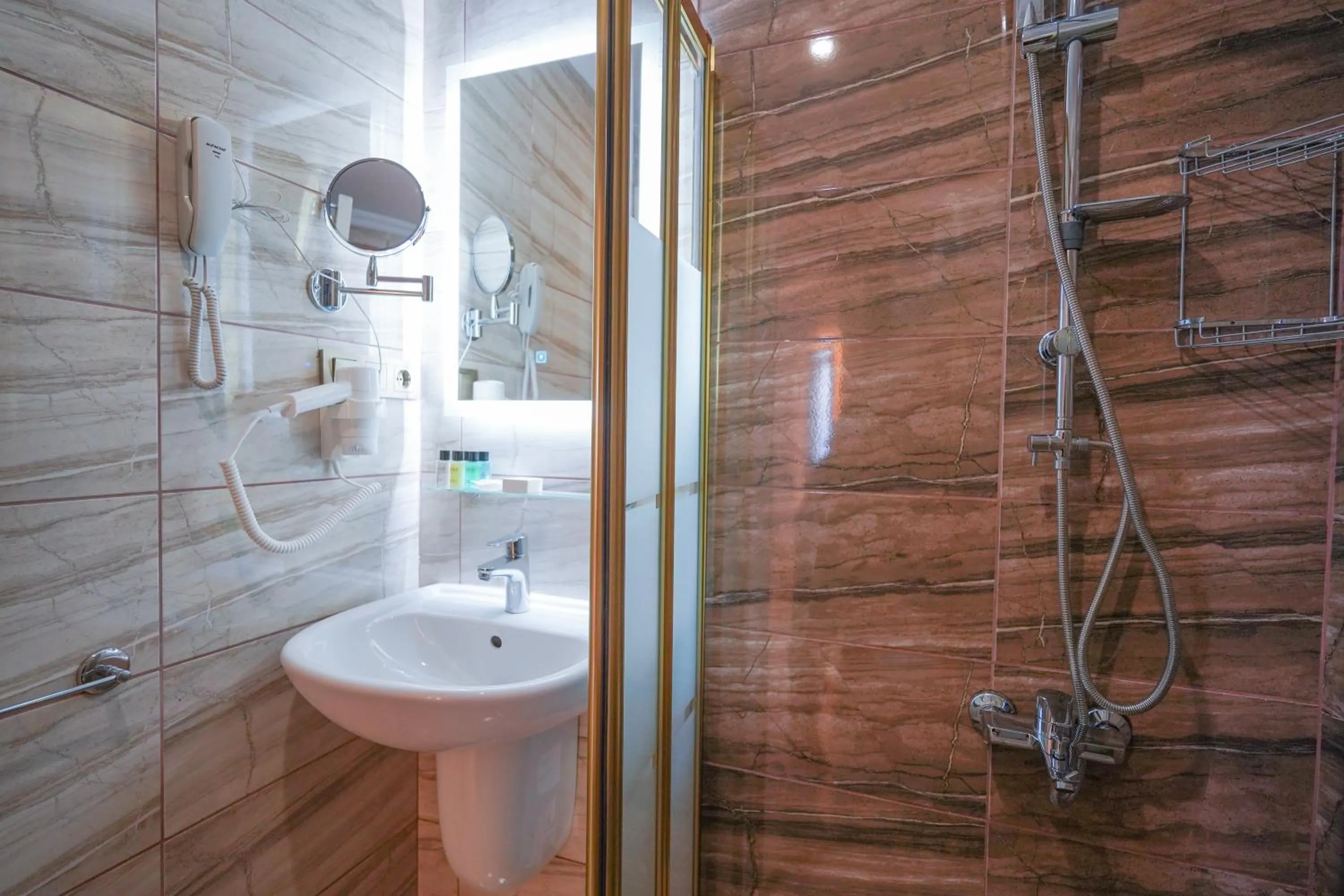 Shower in Ugurlu Hotel