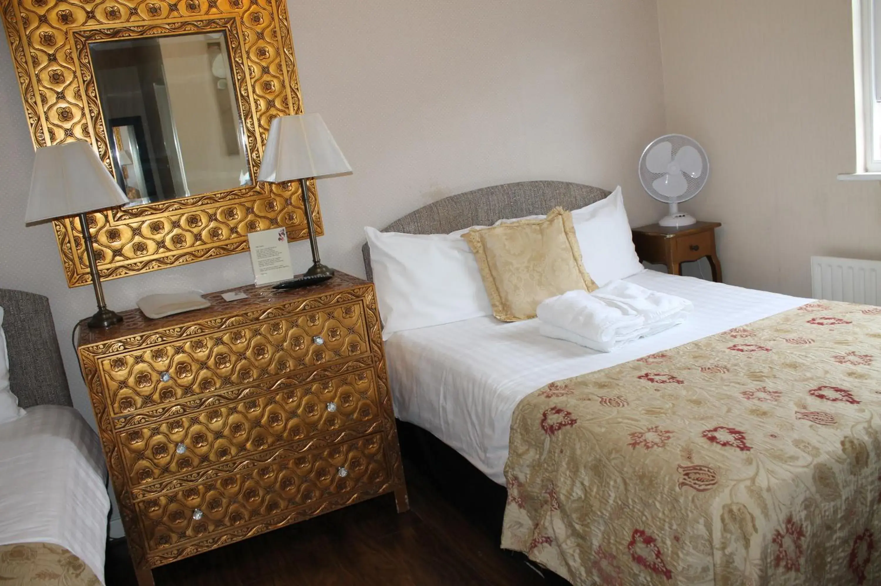 Bed in The Wimbledon Hotel Bed in The Wimbledon Hotel