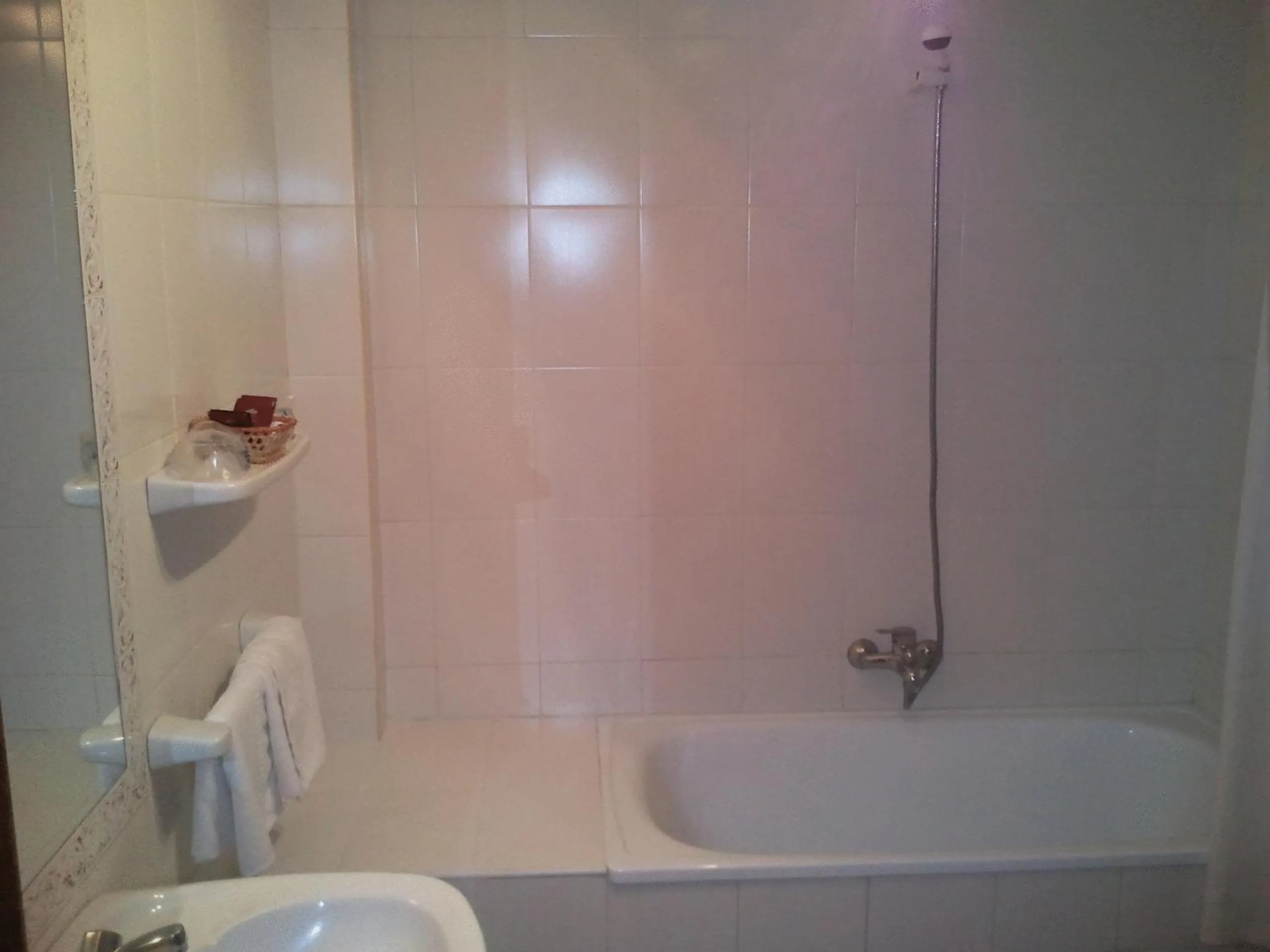 Bathroom in Hotel Castillo de Montemayor