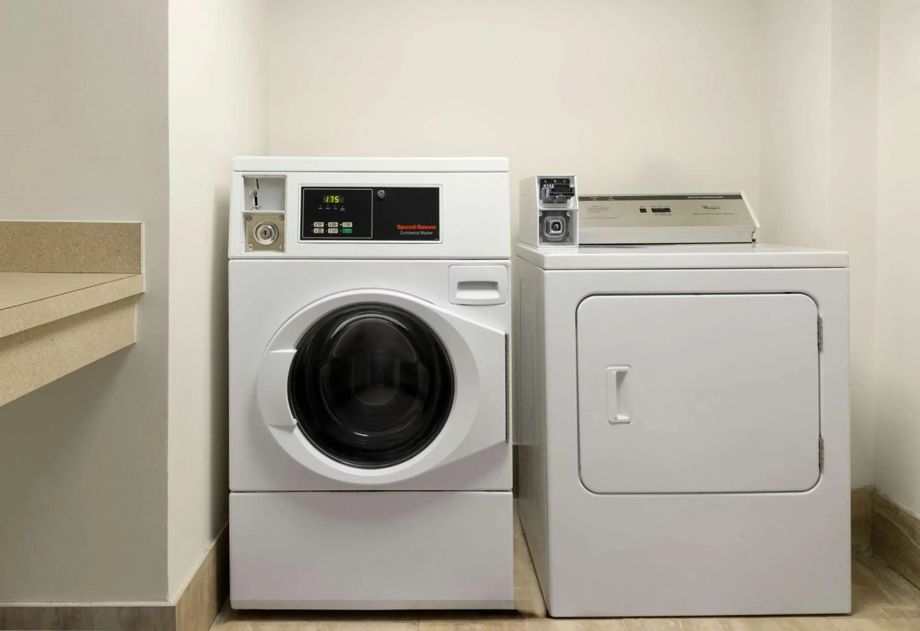 Property building in Hilton Garden Inn Boston-Burlington Property building in Hilton Garden Inn Boston-Burlington