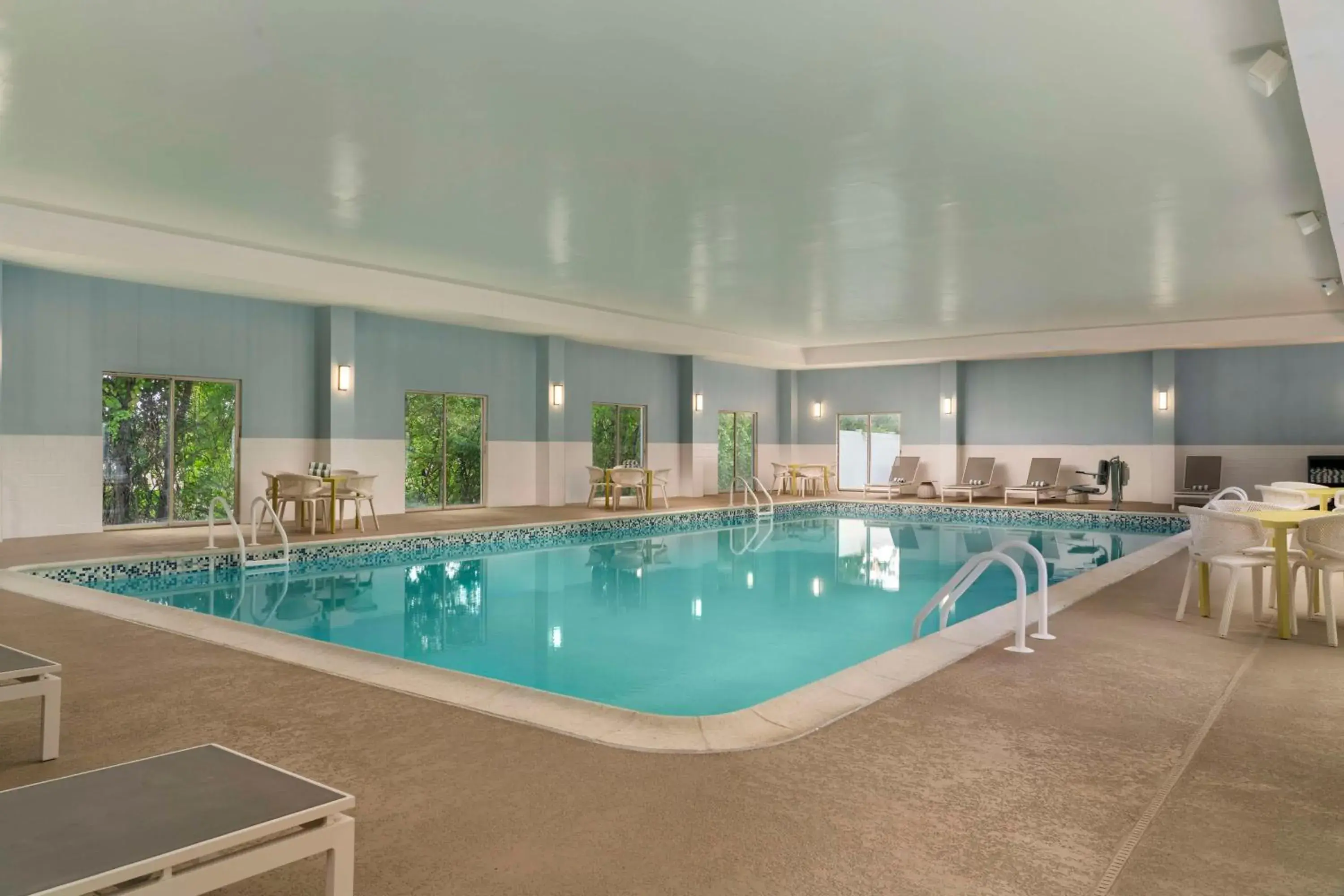 Pool view in Hilton Garden Inn Boston-Burlington Pool view in Hilton Garden Inn Boston-Burlington