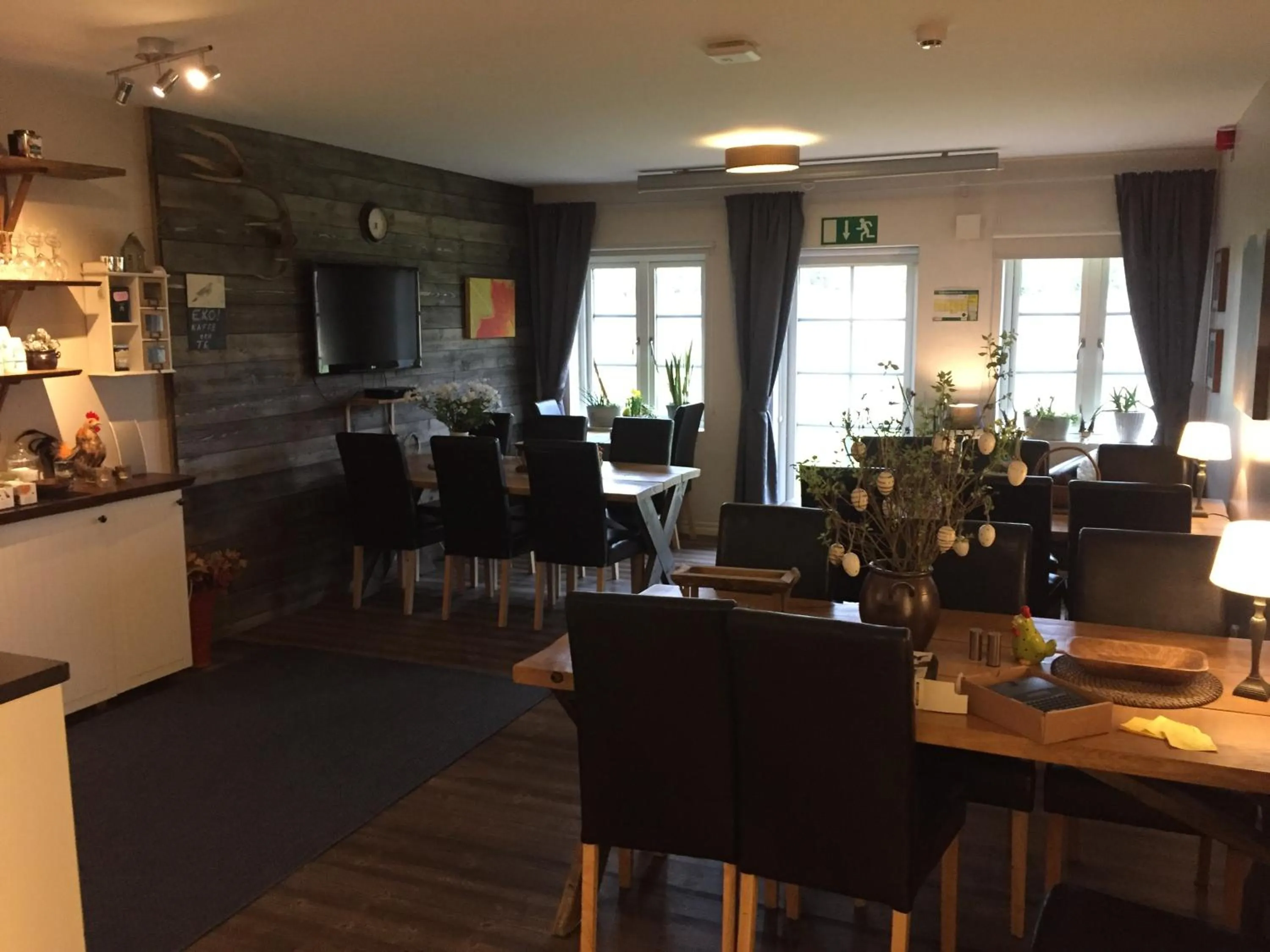 Communal lounge/ TV room in Kuskahusen vandrarhem