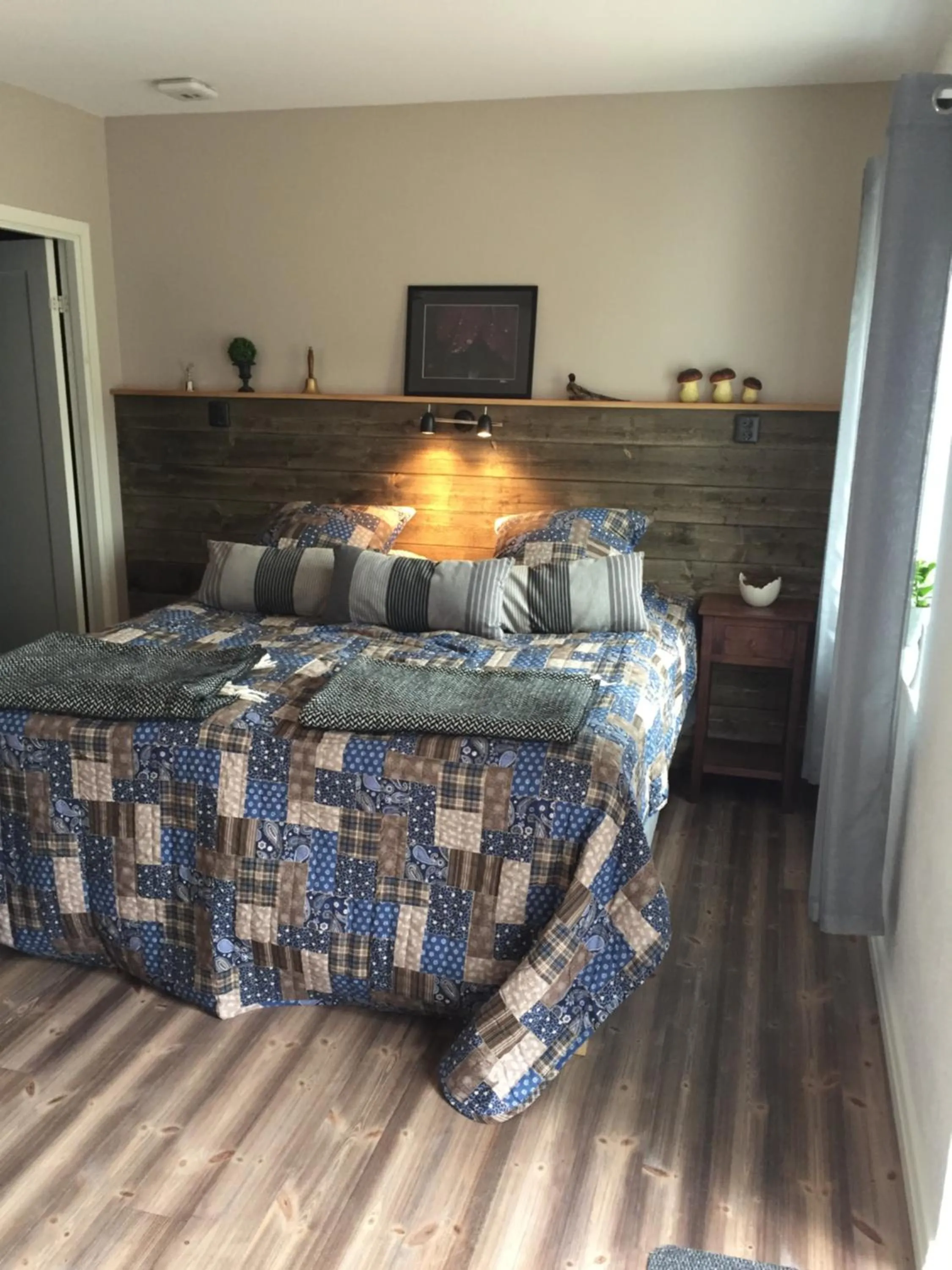 Bed in Kuskahusen vandrarhem