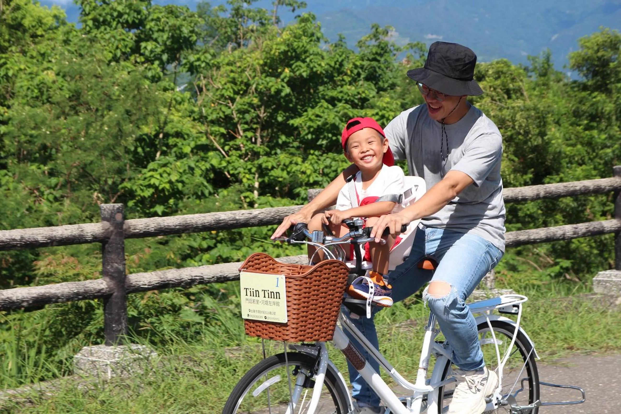 People in Tiin Tinn - Rivershore B&B