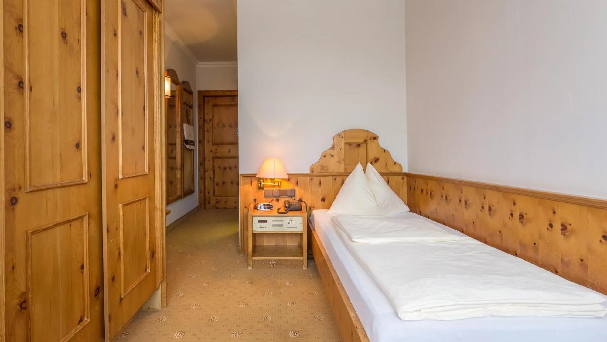 Photo of the whole room, Bed in Alpenland St Johann