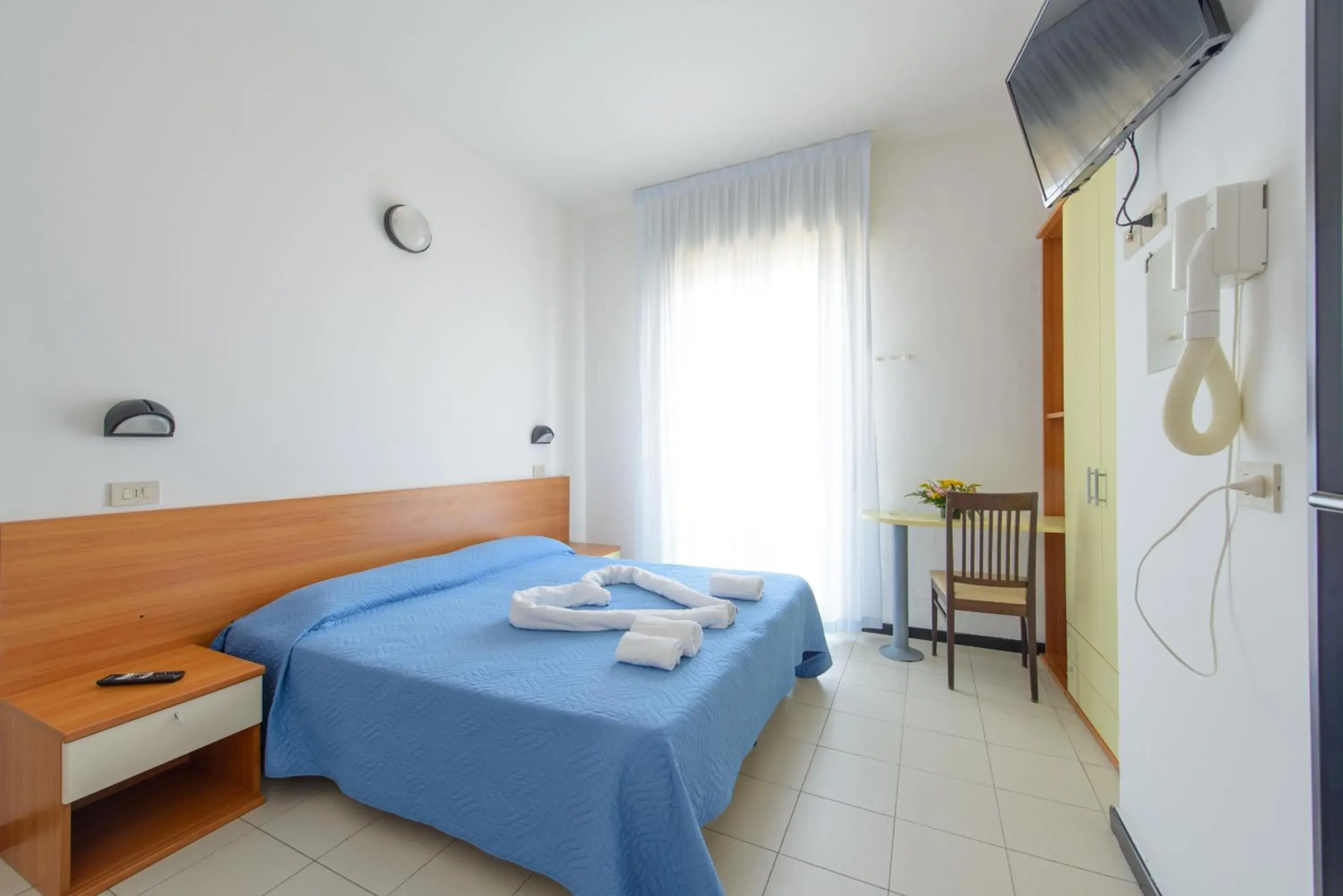 Bed in Hotel Paloma Beach Front Chiringuitos Time Bed in Hotel Paloma Beach Front Chiringuitos Time