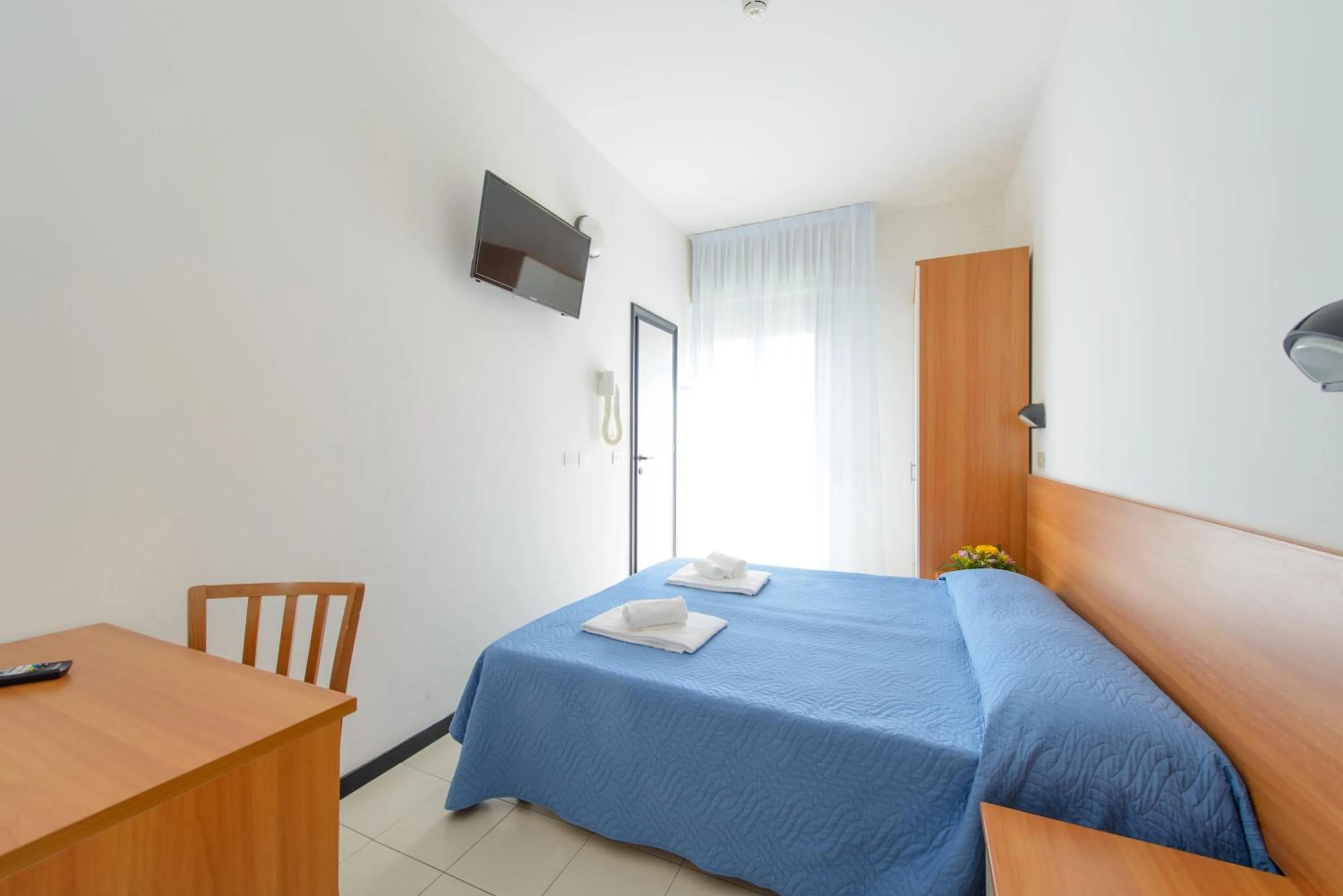 Photo of the whole room, Bed in Hotel Paloma Beach Front Chiringuitos Time