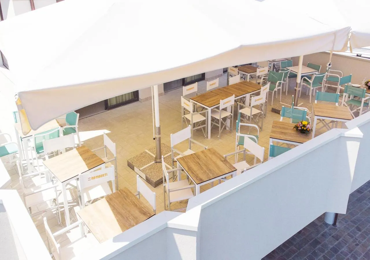 Restaurant/places to eat in Hotel Paloma Beach Front Chiringuitos Time