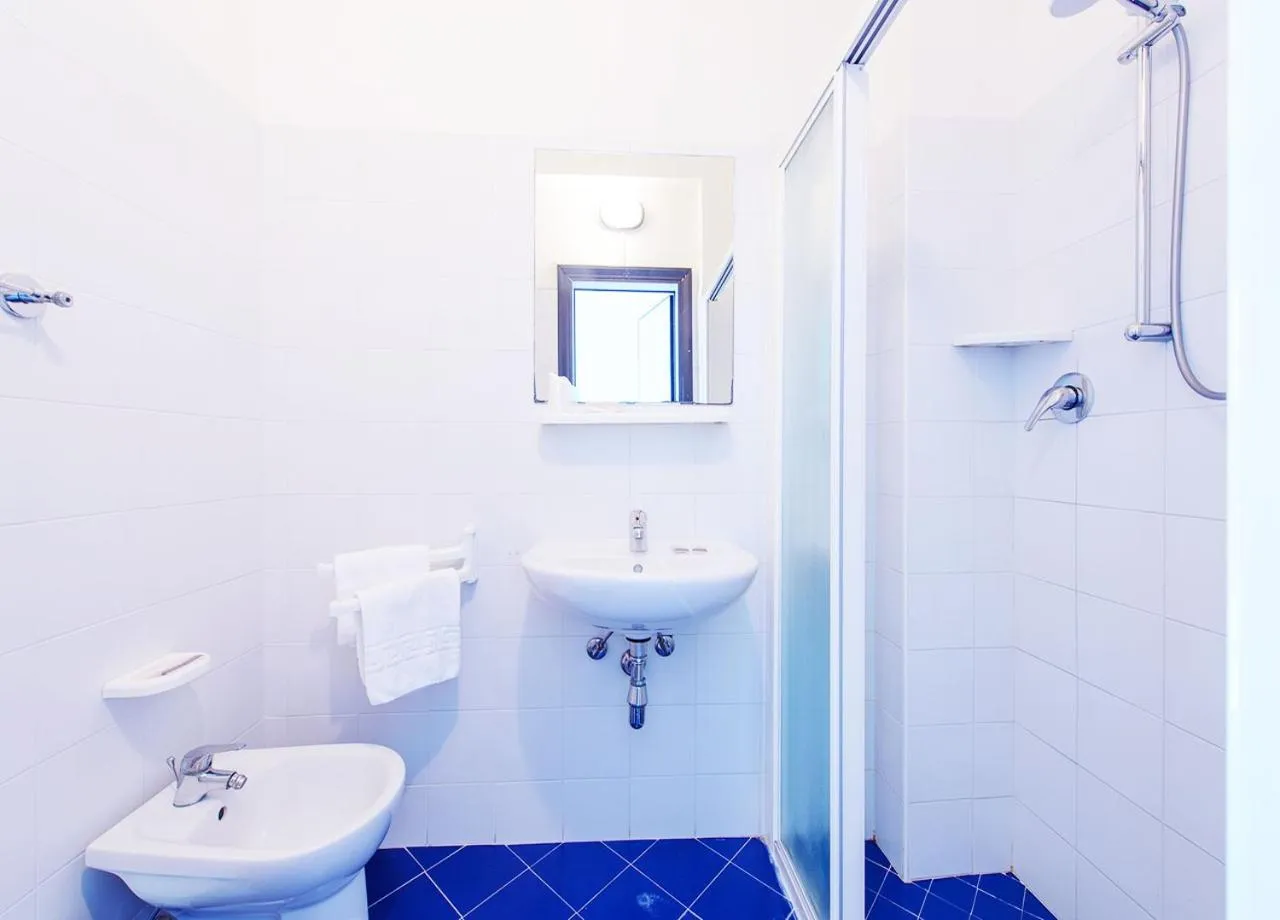 Shower in Hotel Paloma Beach Front Chiringuitos Time