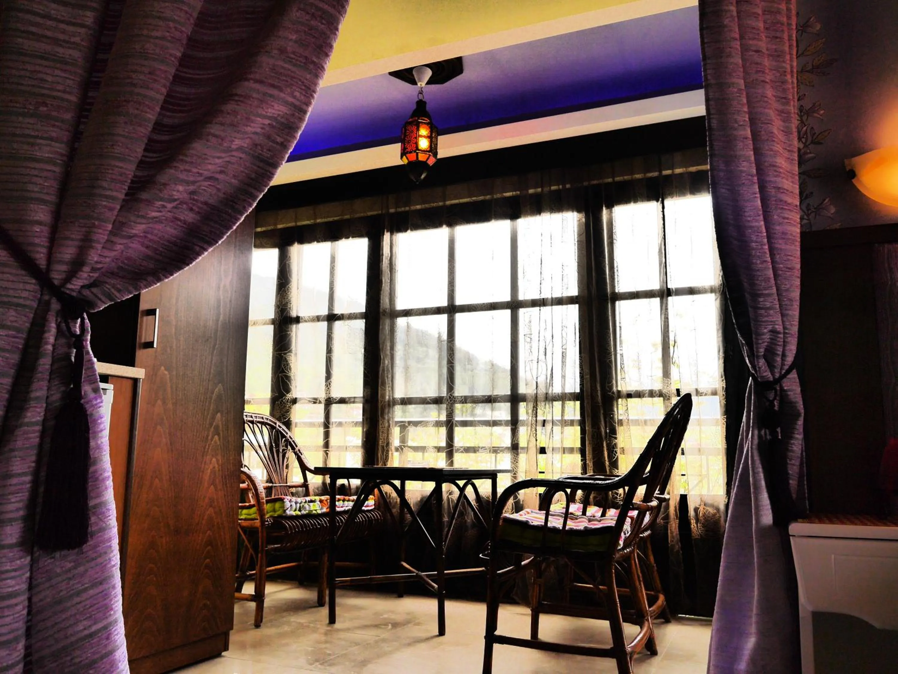 Restaurant/places to eat in Blue Sea Beach Hotel