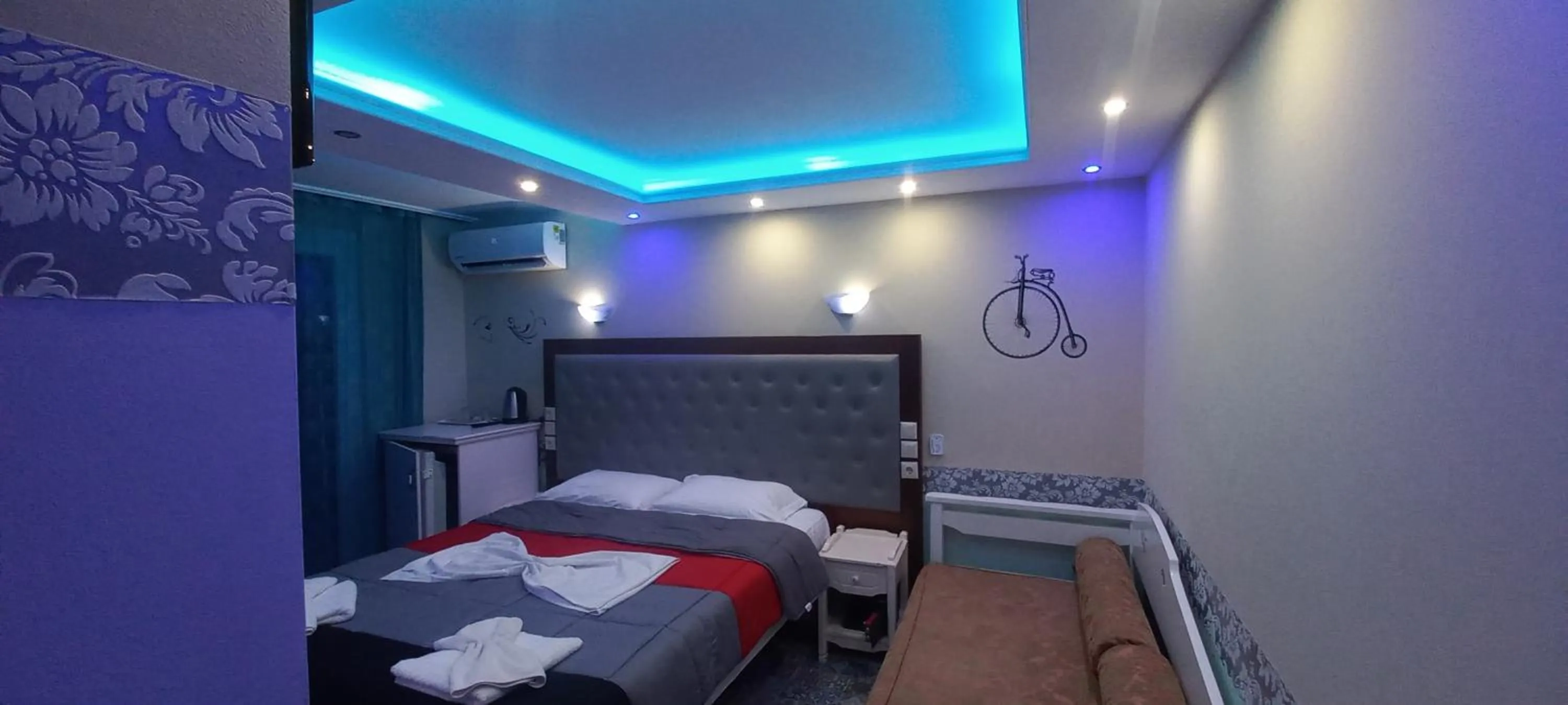 Bedroom, Bed in Blue Sea Beach Hotel