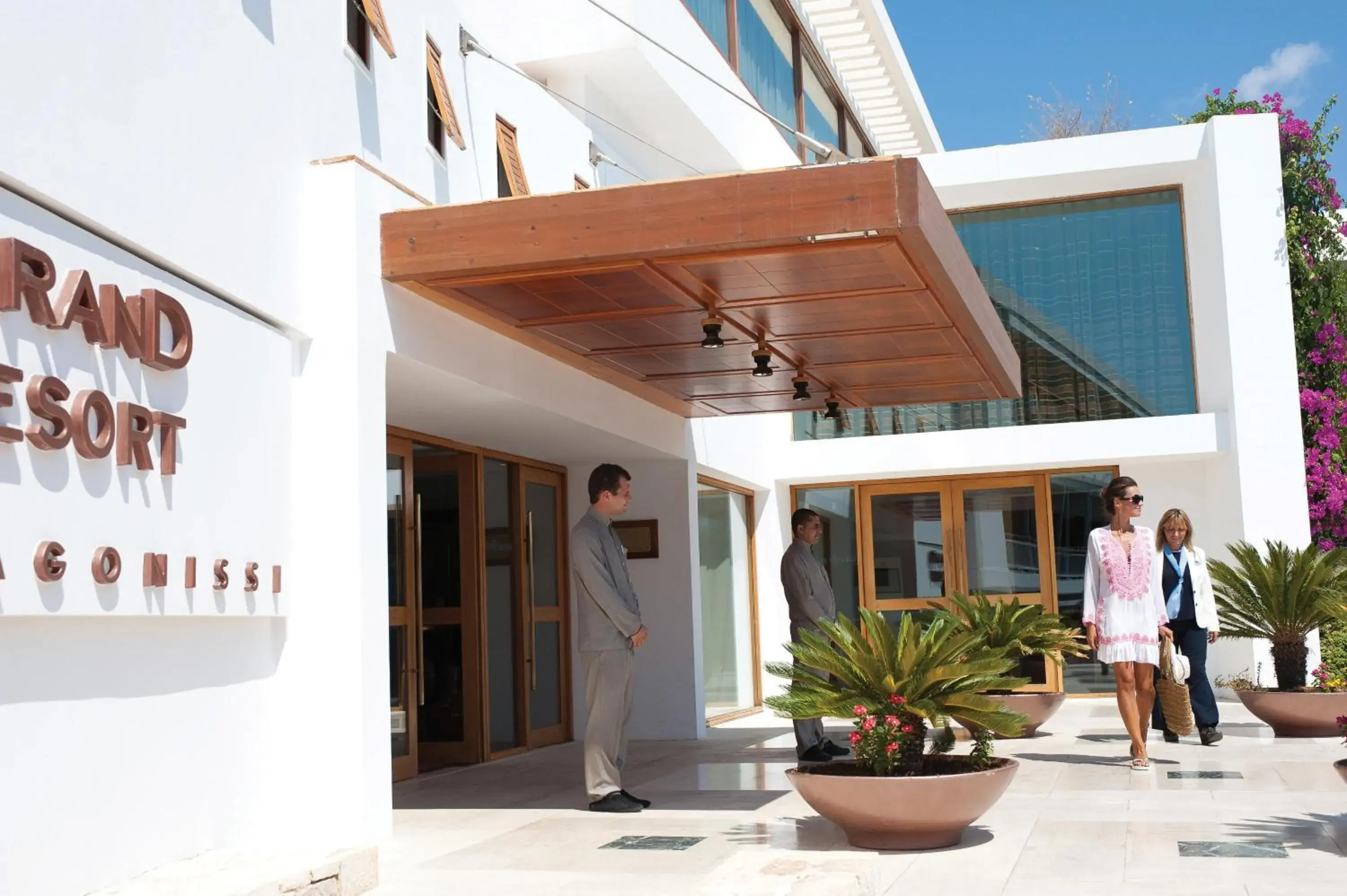 Property building in Grand Resort Lagonissi Property building in Grand Resort Lagonissi