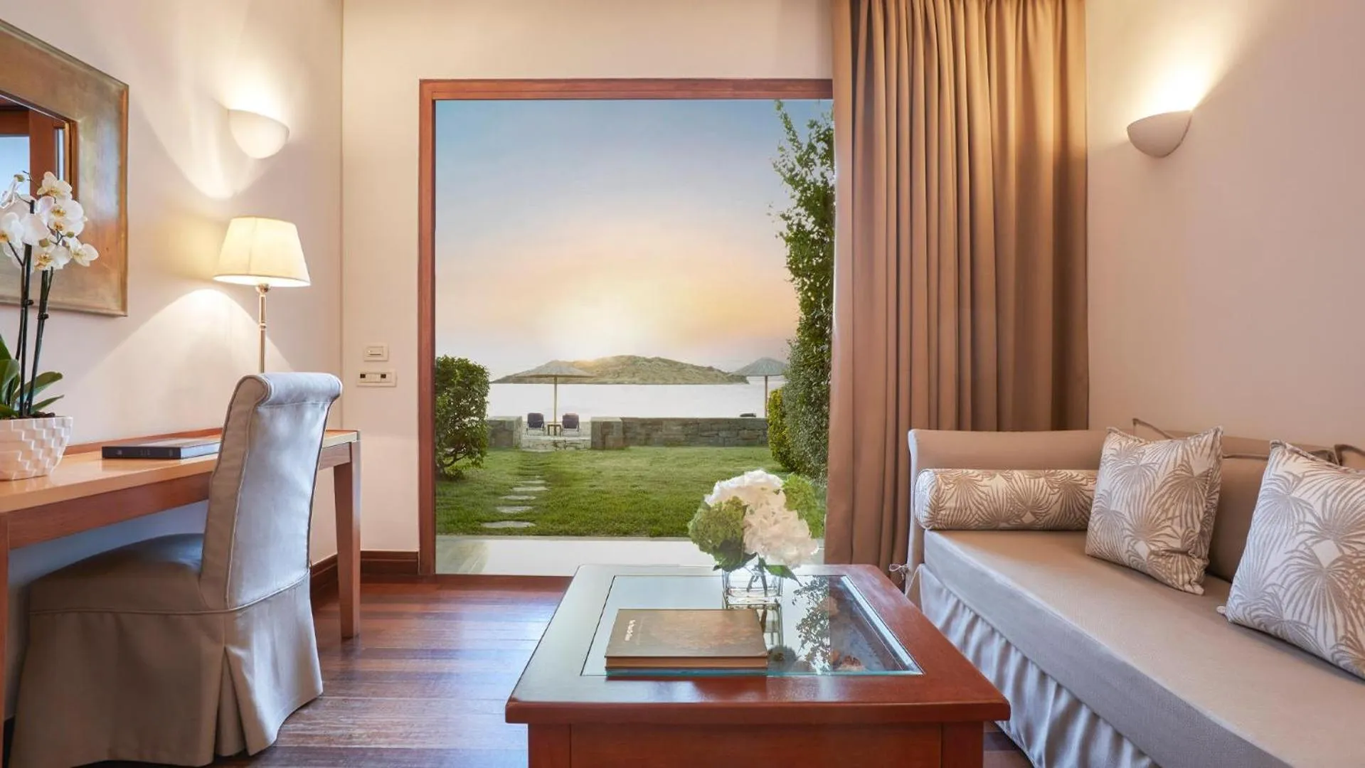 Photo of the whole room in Grand Resort Lagonissi