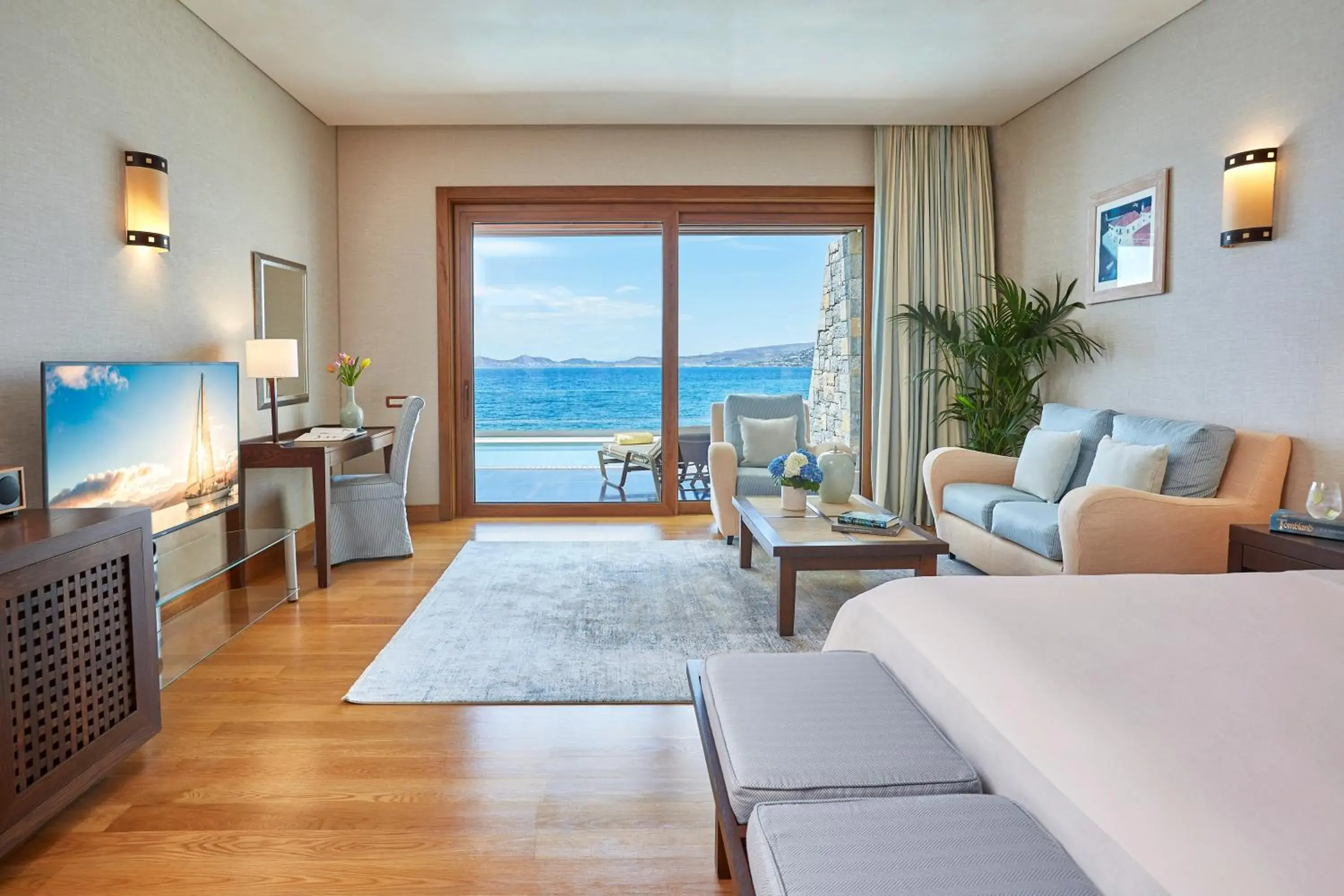 Bed in Grand Resort Lagonissi Bed in Grand Resort Lagonissi