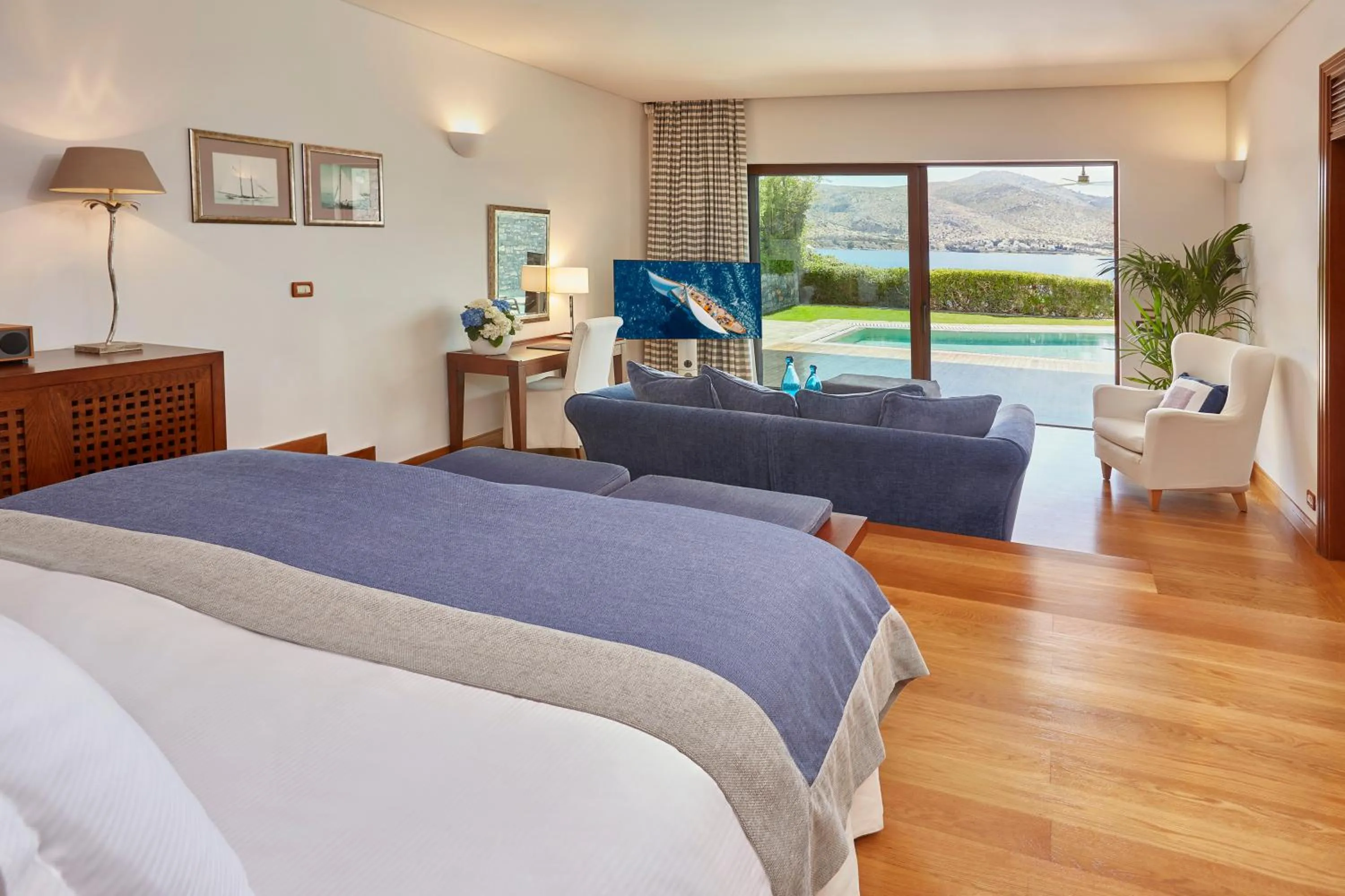 Bed in Grand Resort Lagonissi