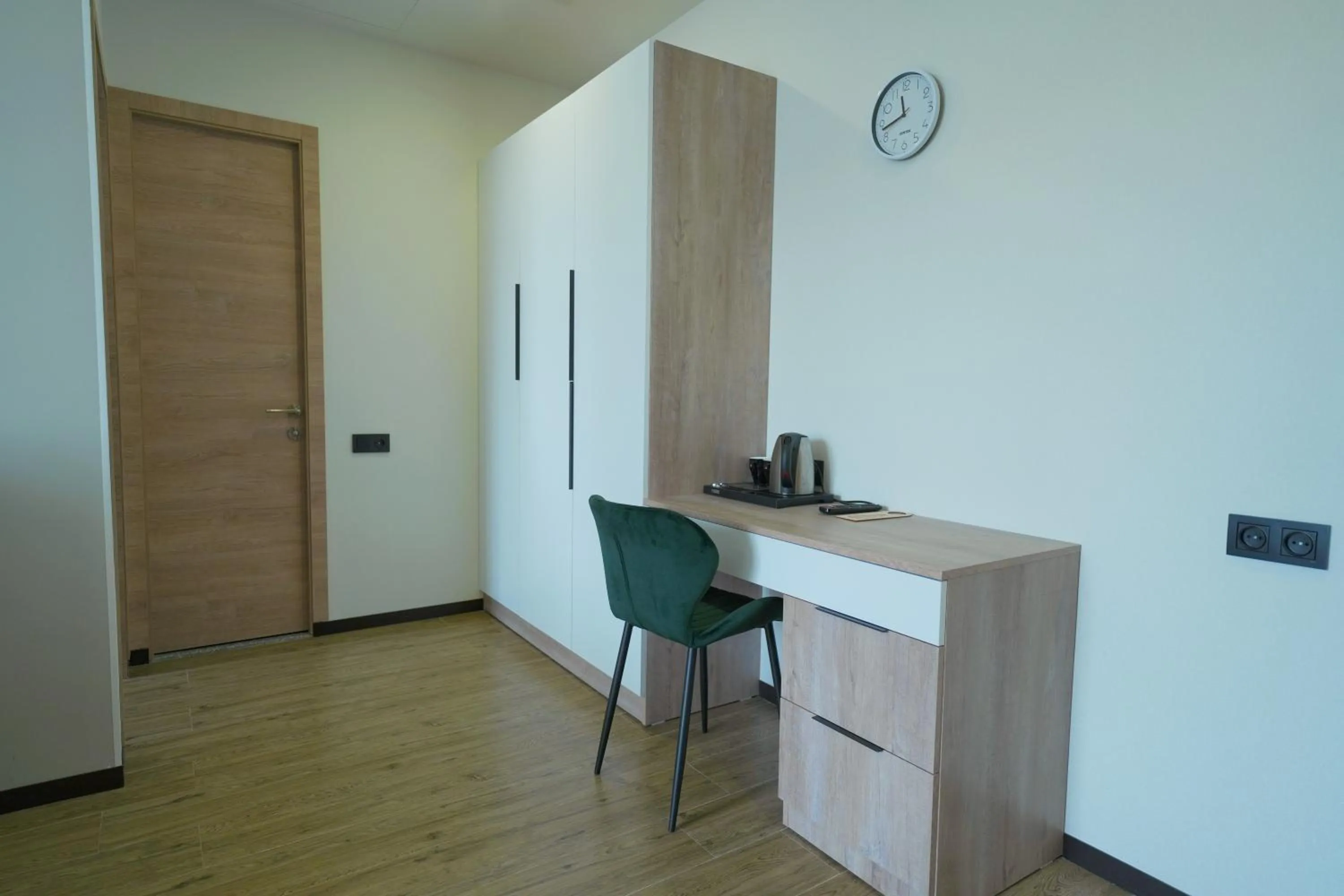 wardrobe in 4Guest Hotel