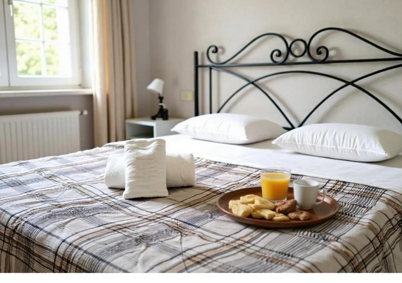 Bedroom, Bed in 6 Keys