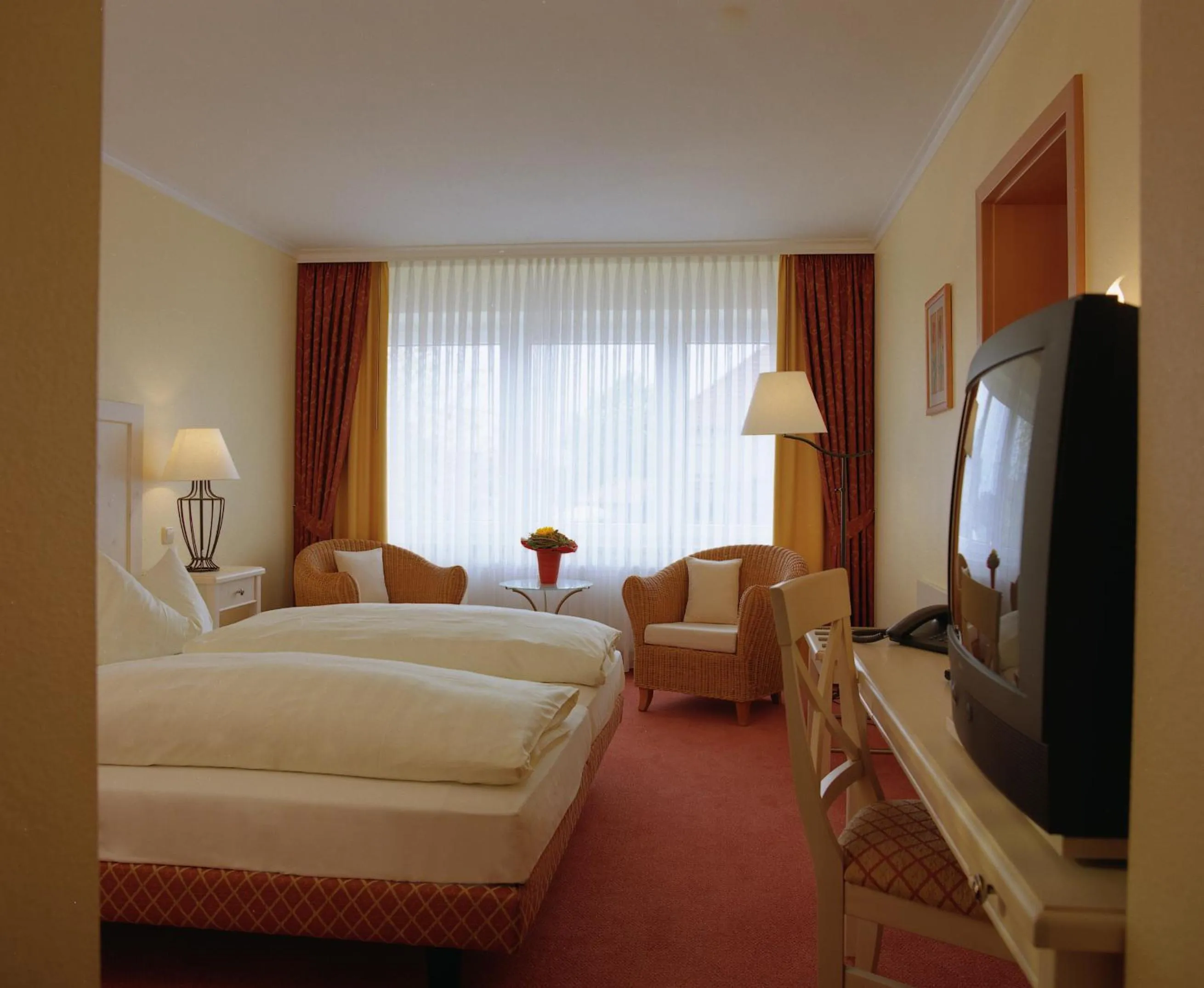 Photo of the whole room, Bed in Hotel Central