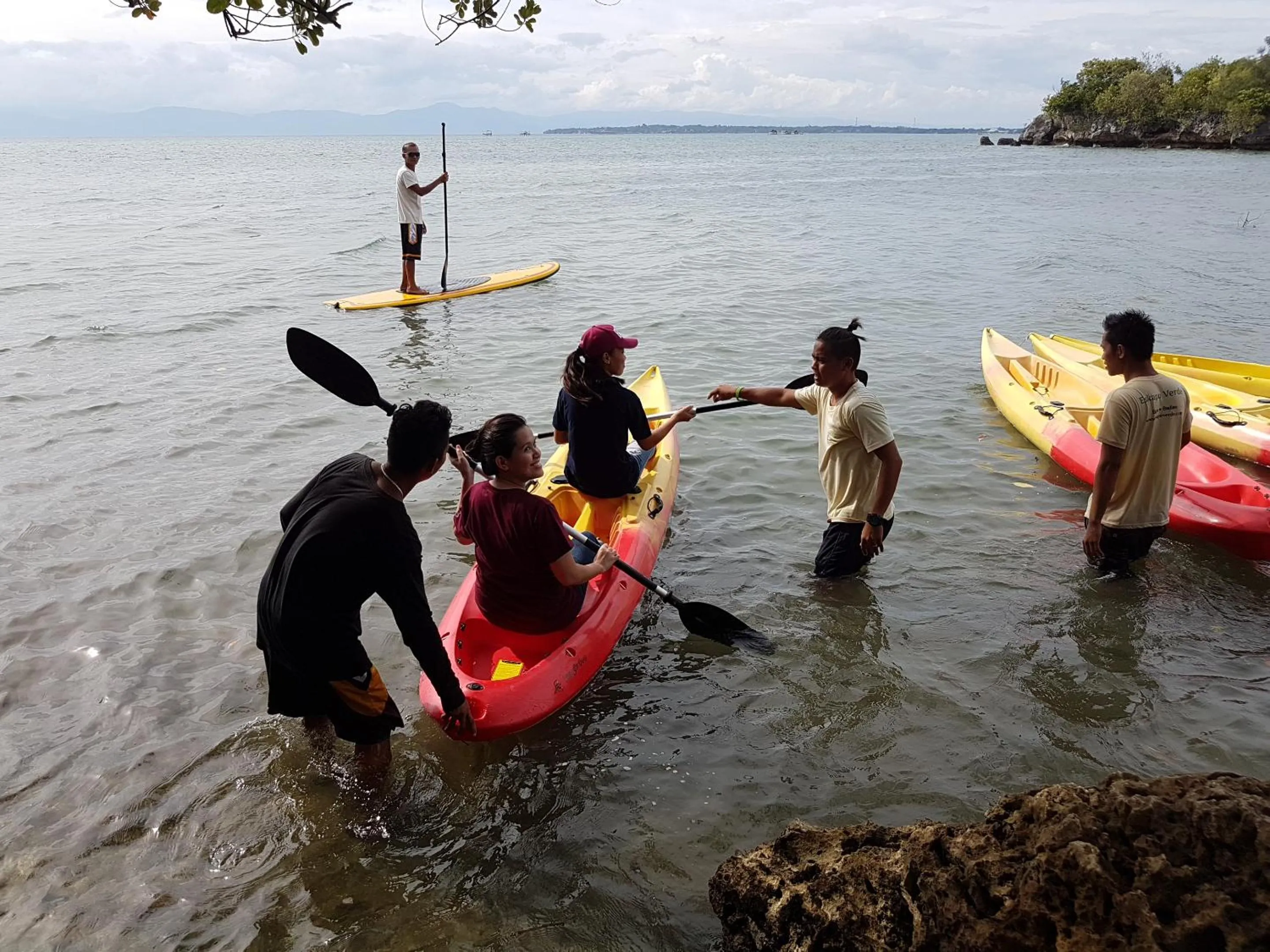 People in Eskapo Verde Lodge Moalboal