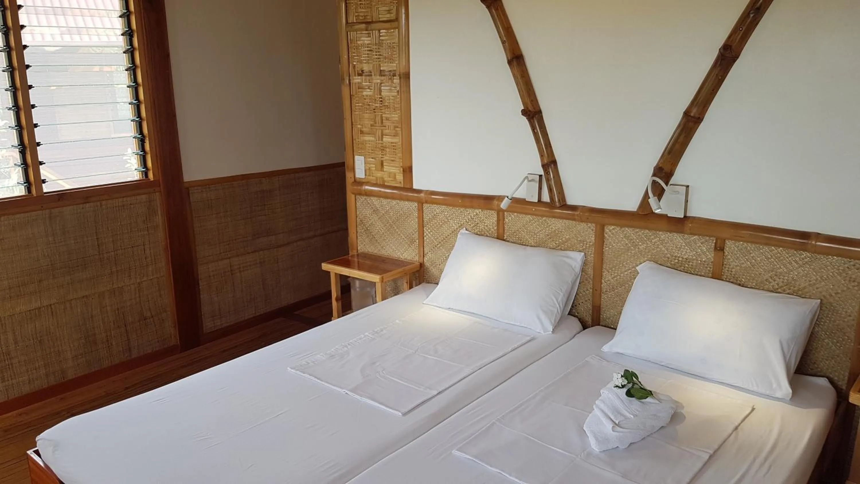 Bed in Eskapo Verde Lodge Moalboal