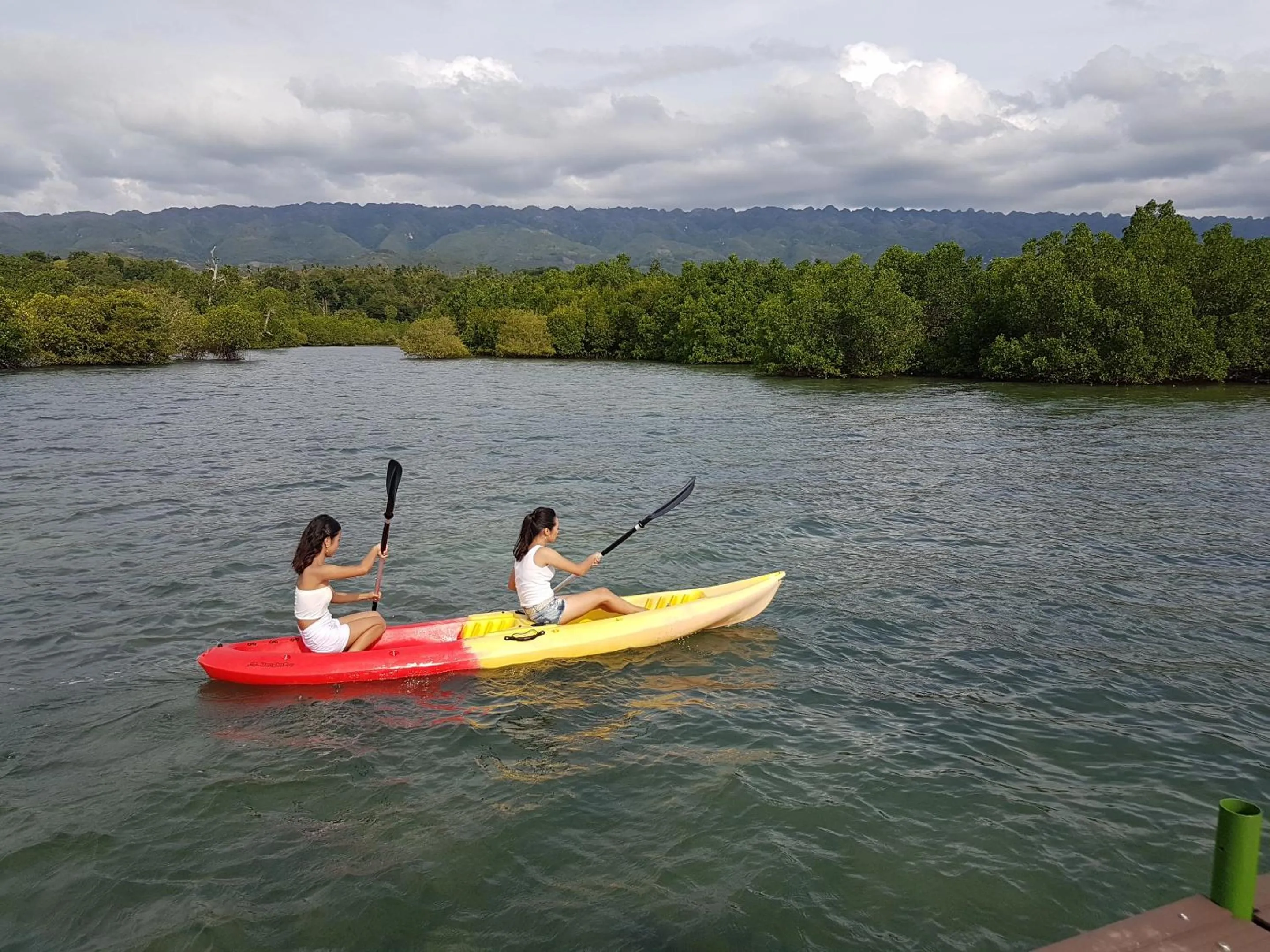 People in Eskapo Verde Lodge Moalboal