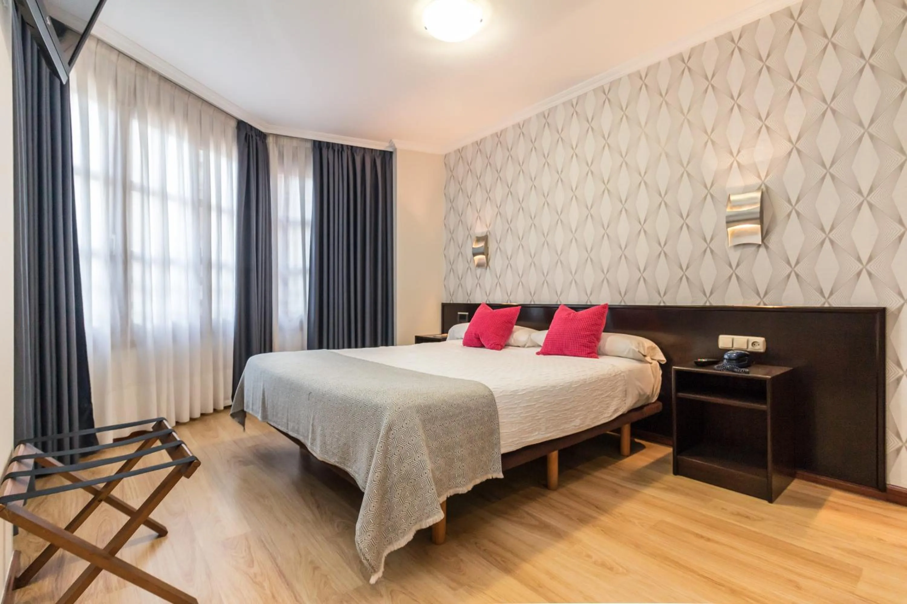 Bedroom, Bed in Hotel Gijon