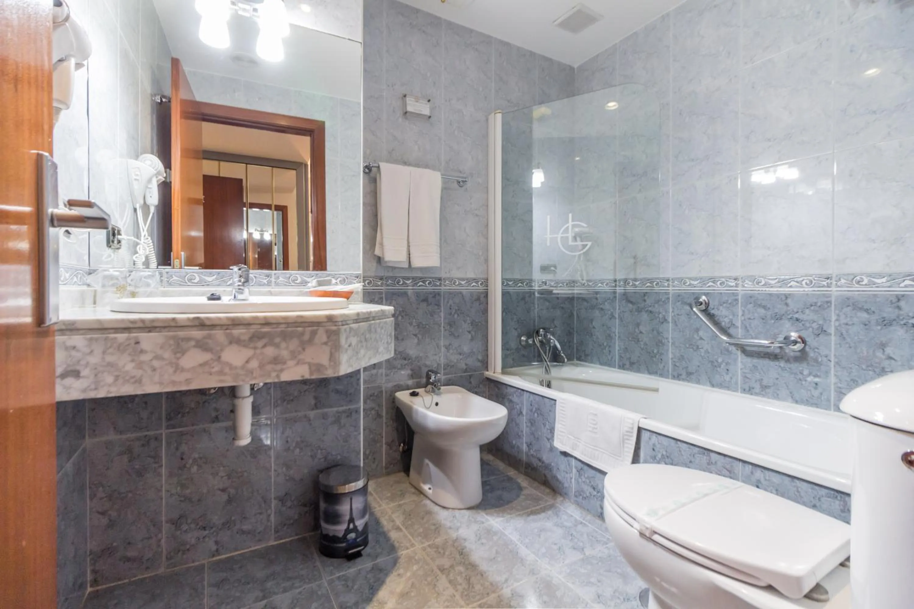 Bathroom in Hotel Gijon