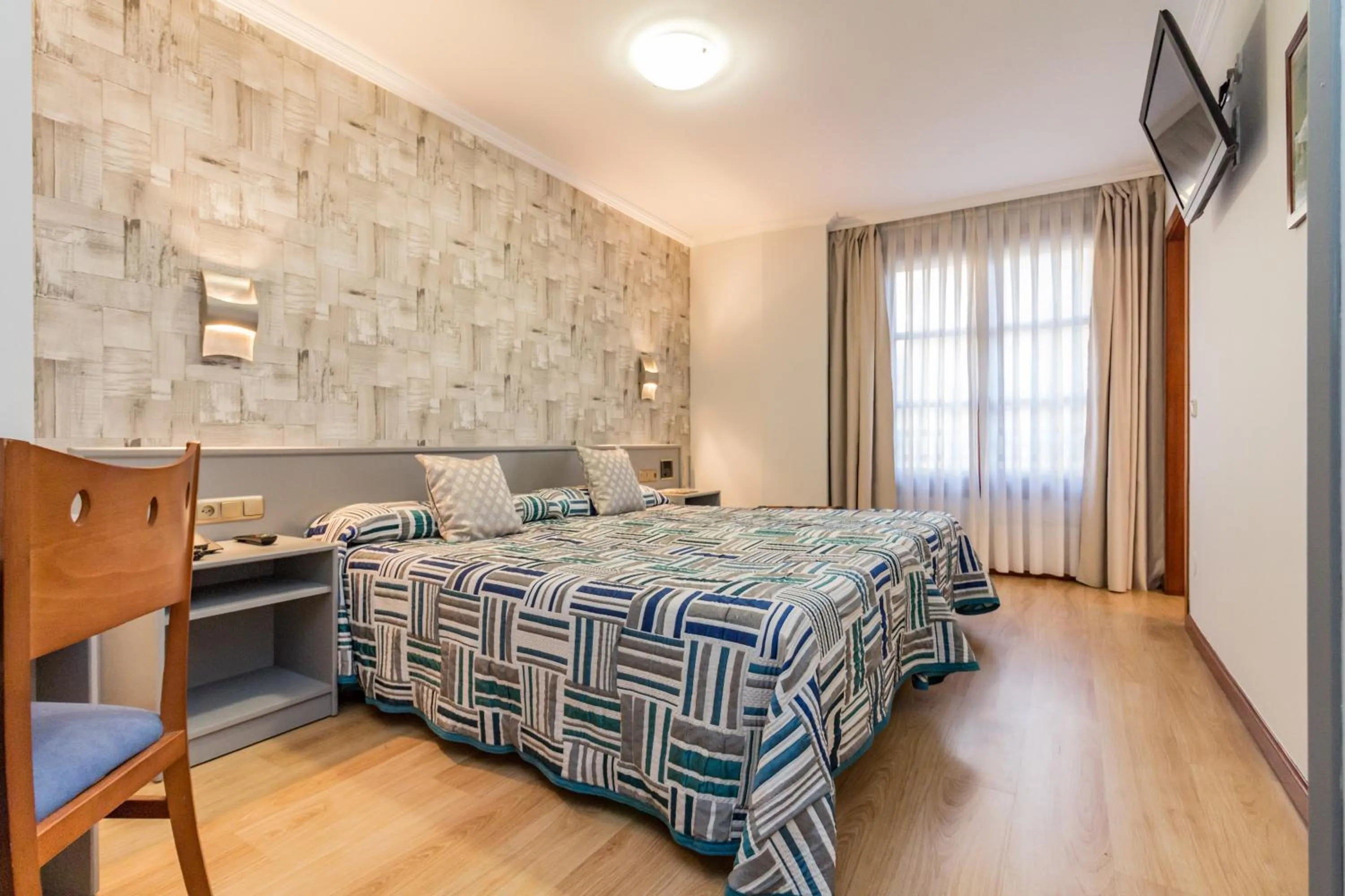 Photo of the whole room, Bed in Hotel Gijon