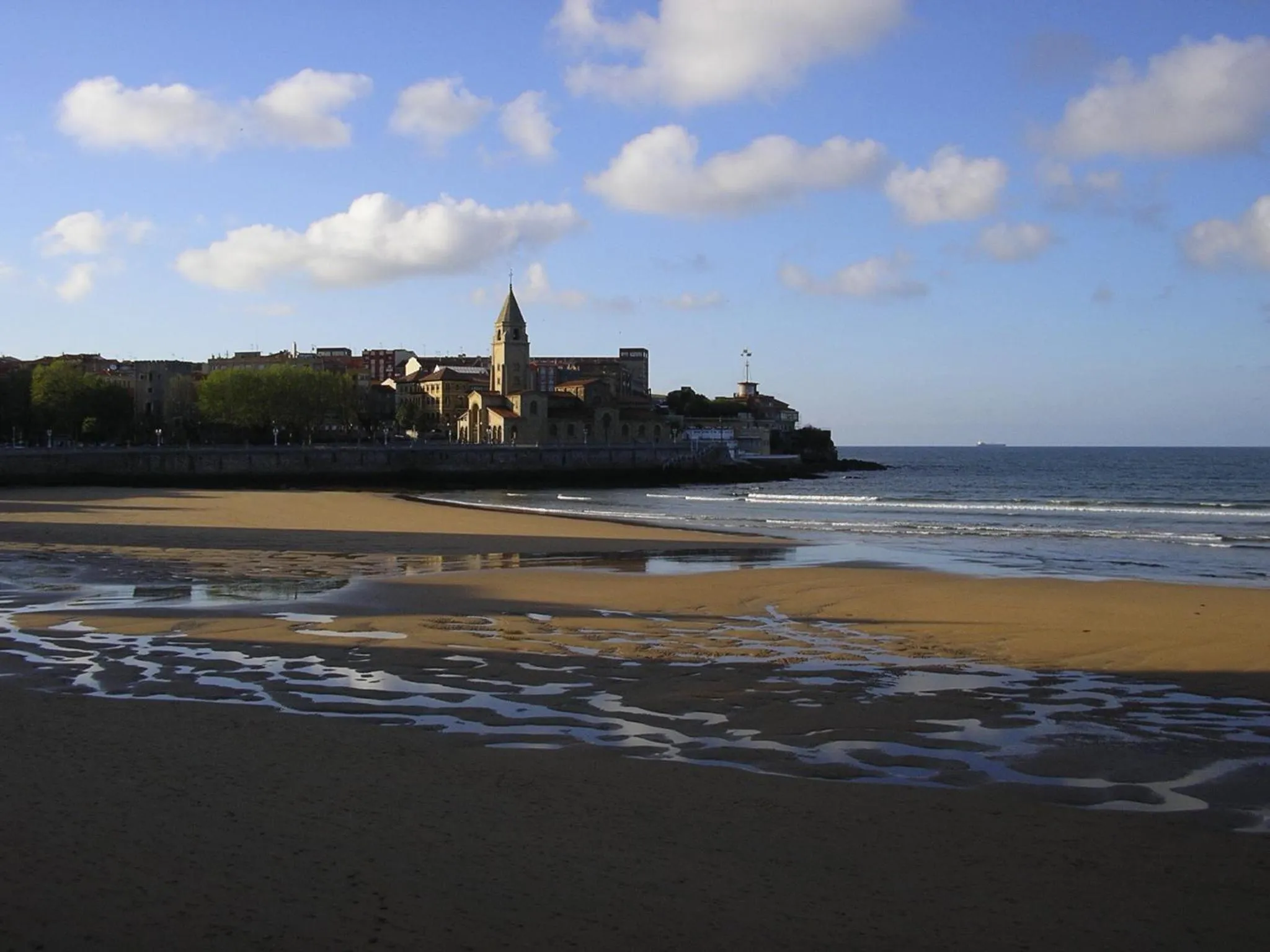 Beach in Hotel Gijon