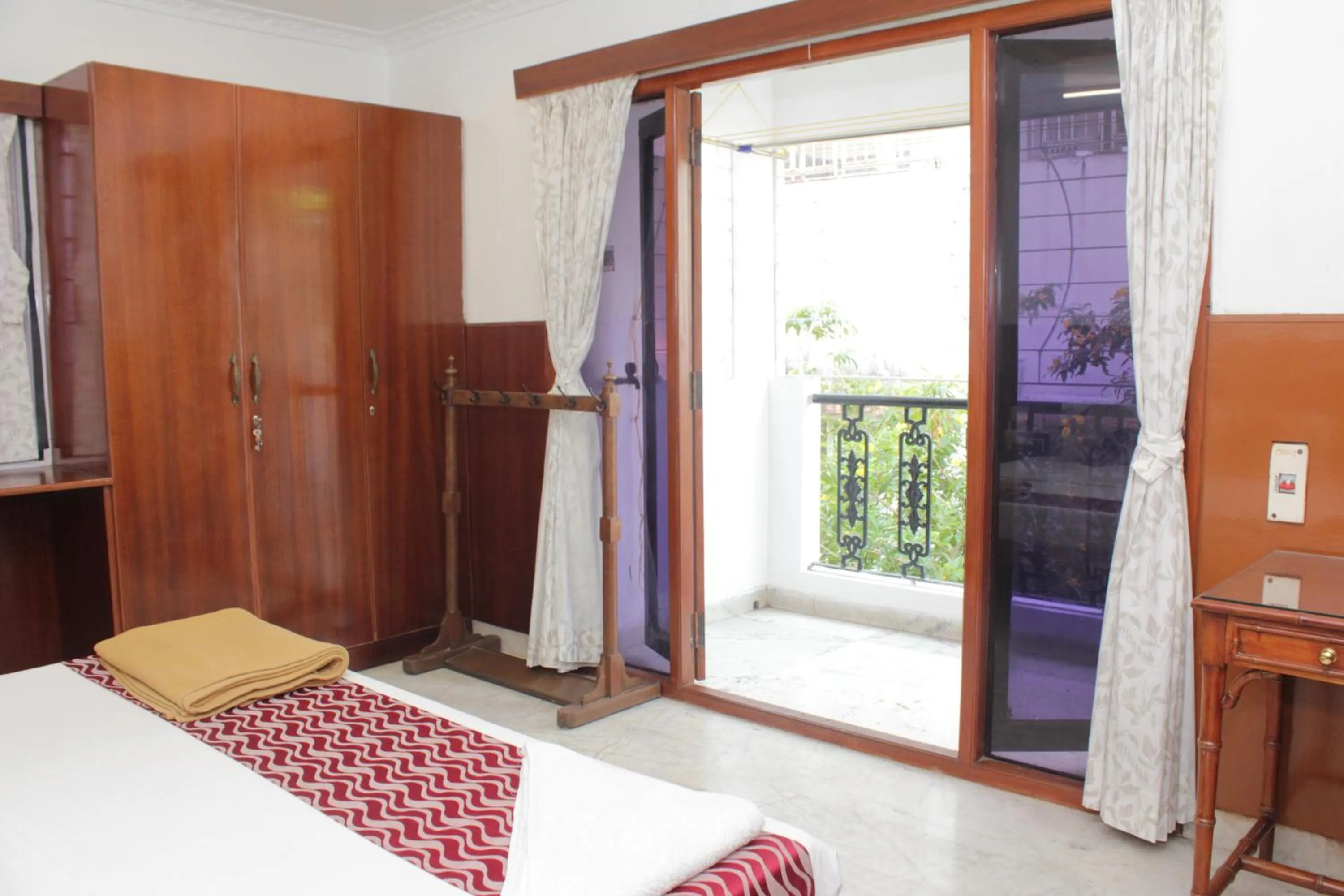 Bedroom, Bed in Happy Planet