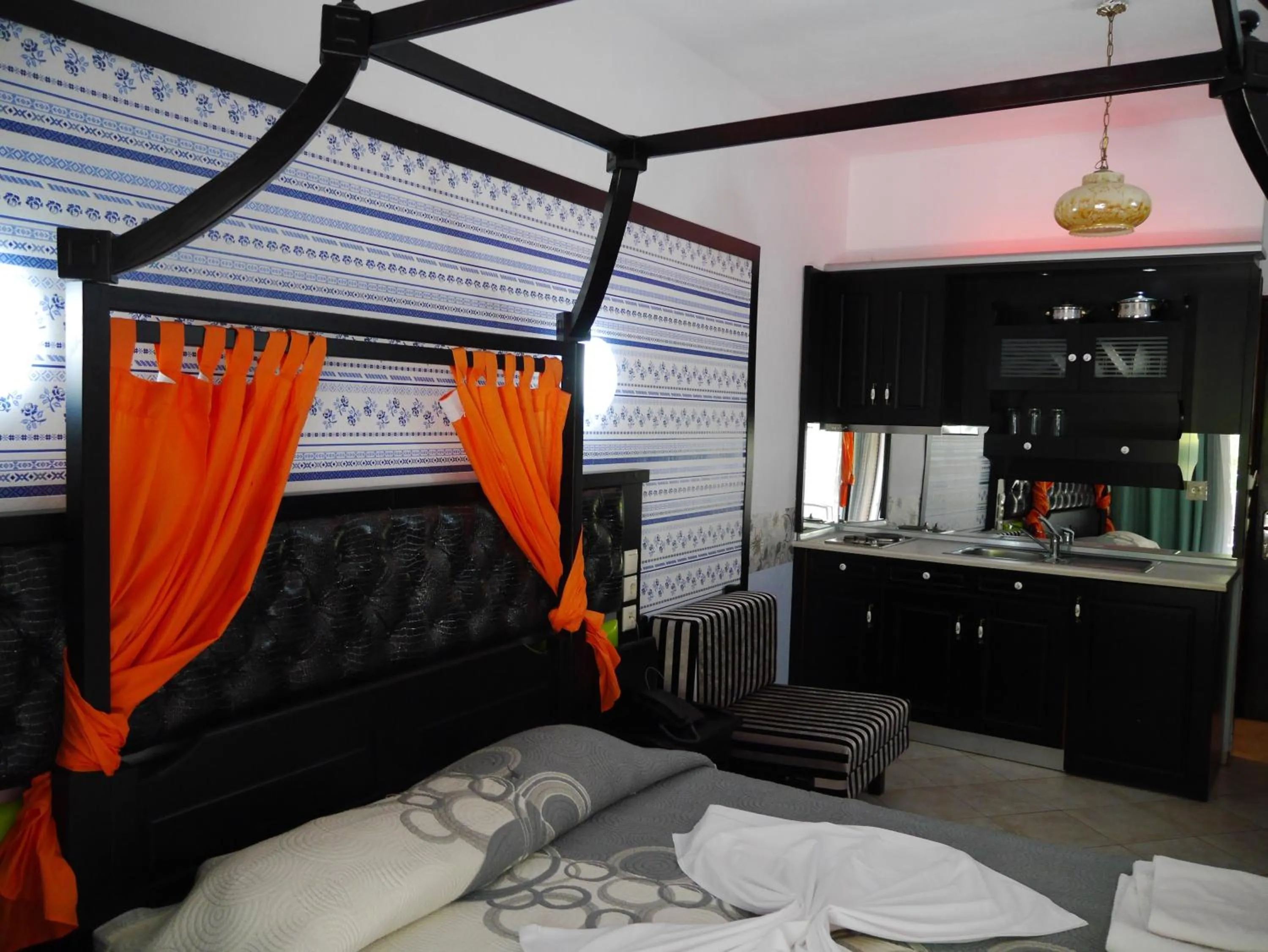 Bedroom, Bed in Blue Sky Apartments