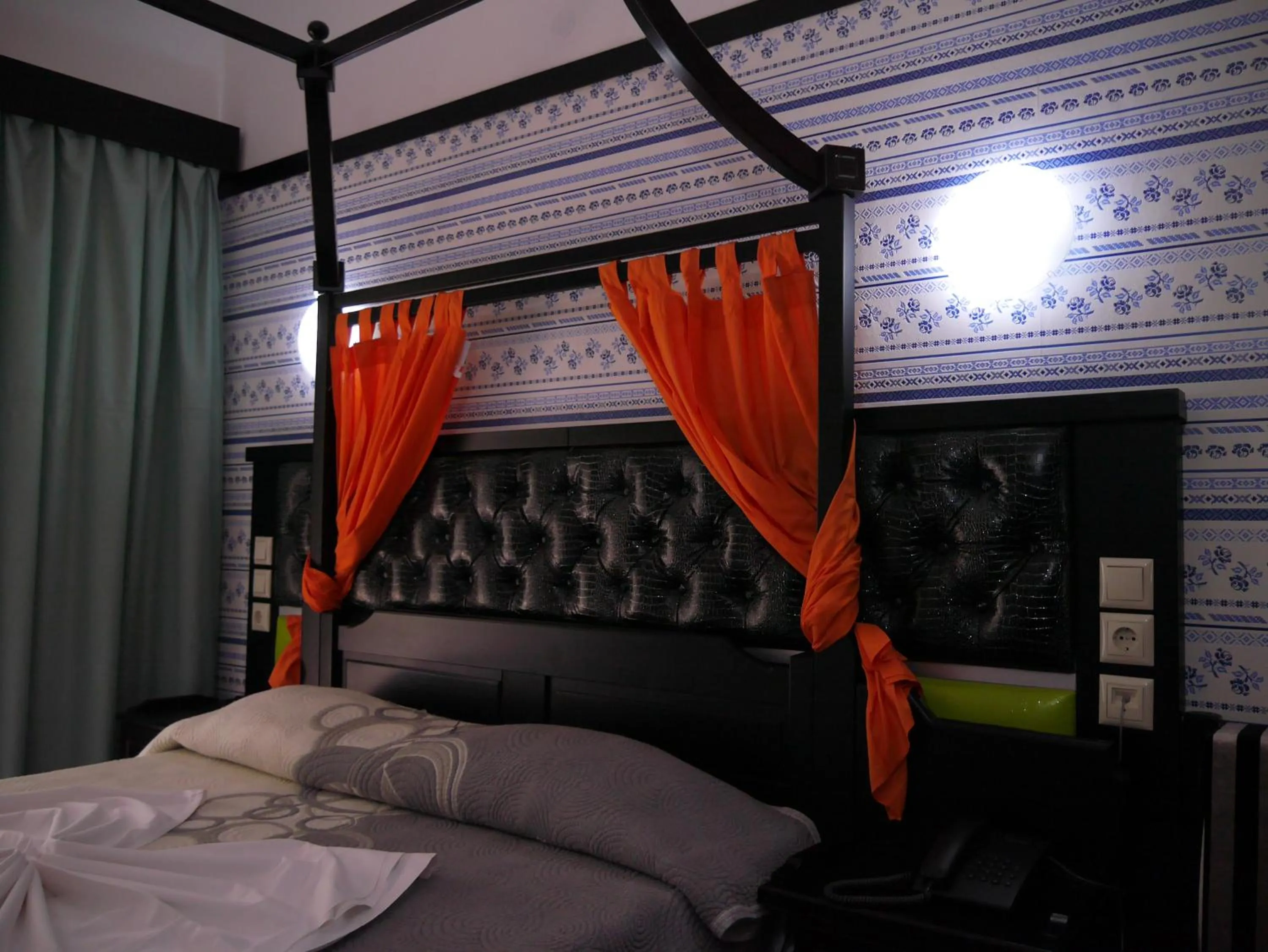 Bedroom, Bed in Blue Sky Apartments