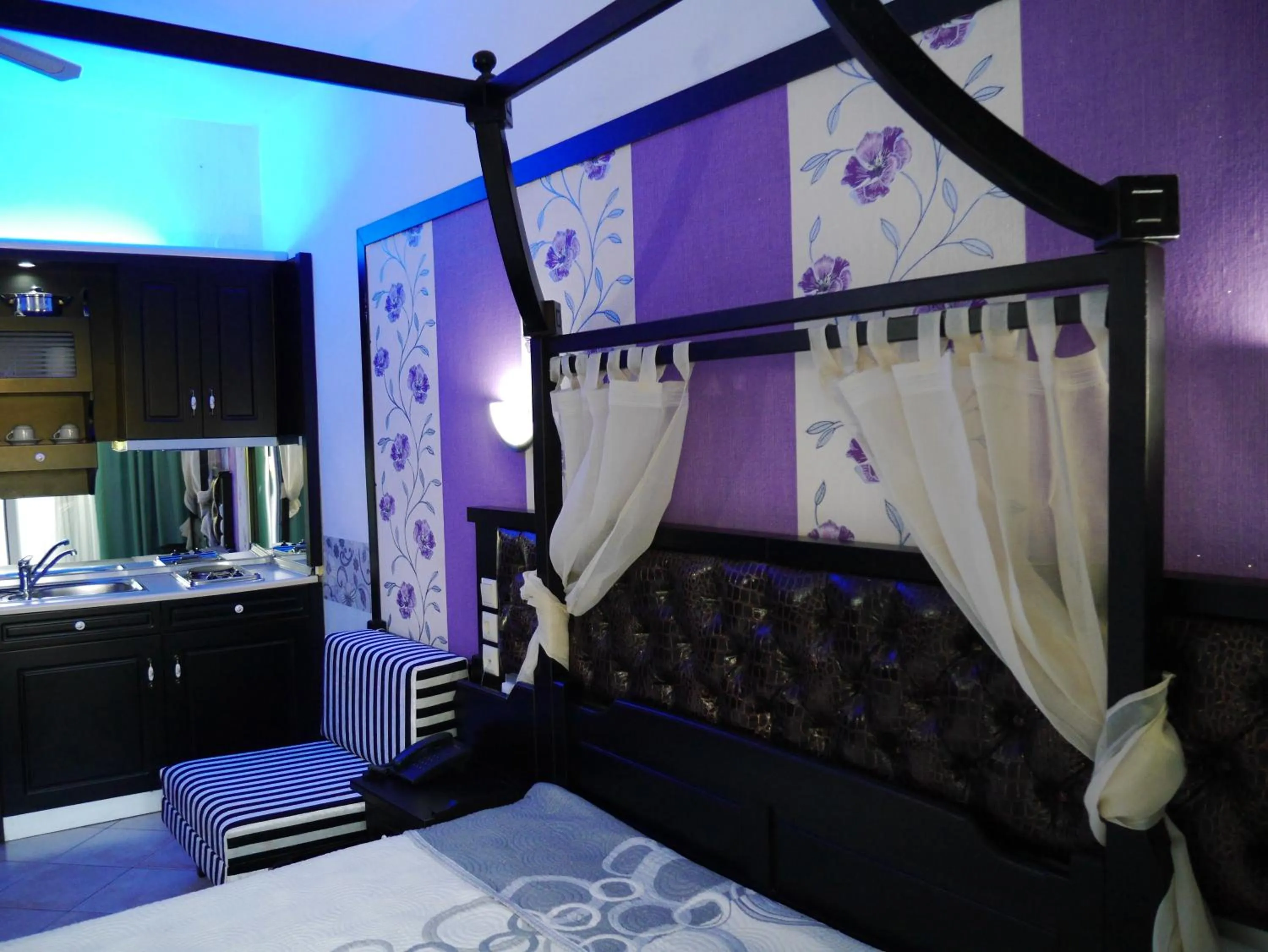 TV and multimedia, Bed in Blue Sky Apartments