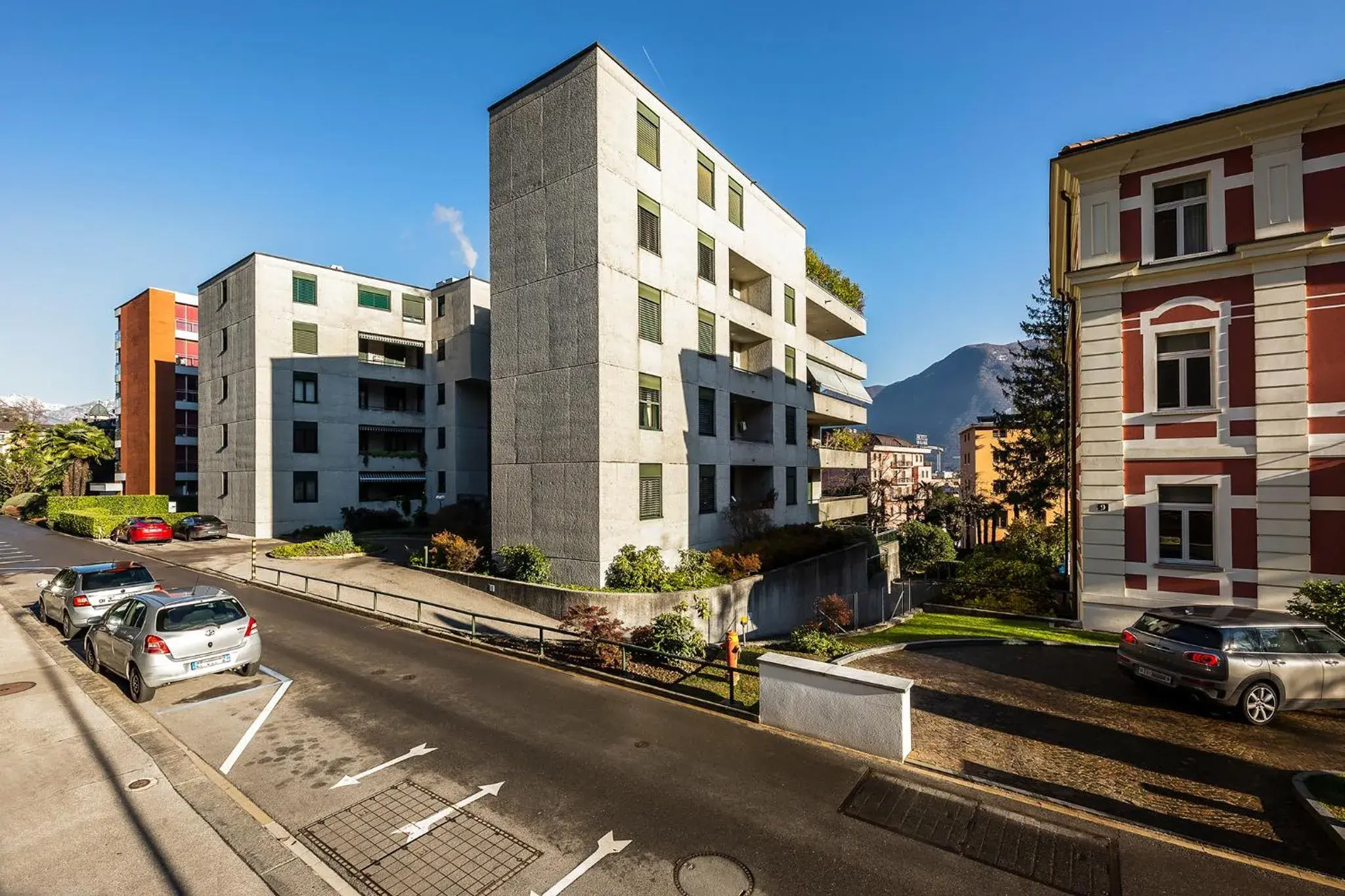 Facade/entrance in GuestHouse Lugano Center by LR Facade/entrance in GuestHouse Lugano Center by LR