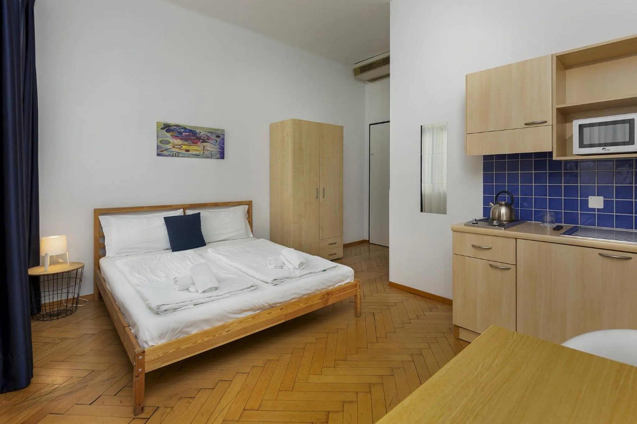 Coffee/tea facilities, Bed in GuestHouse Lugano Center by LR