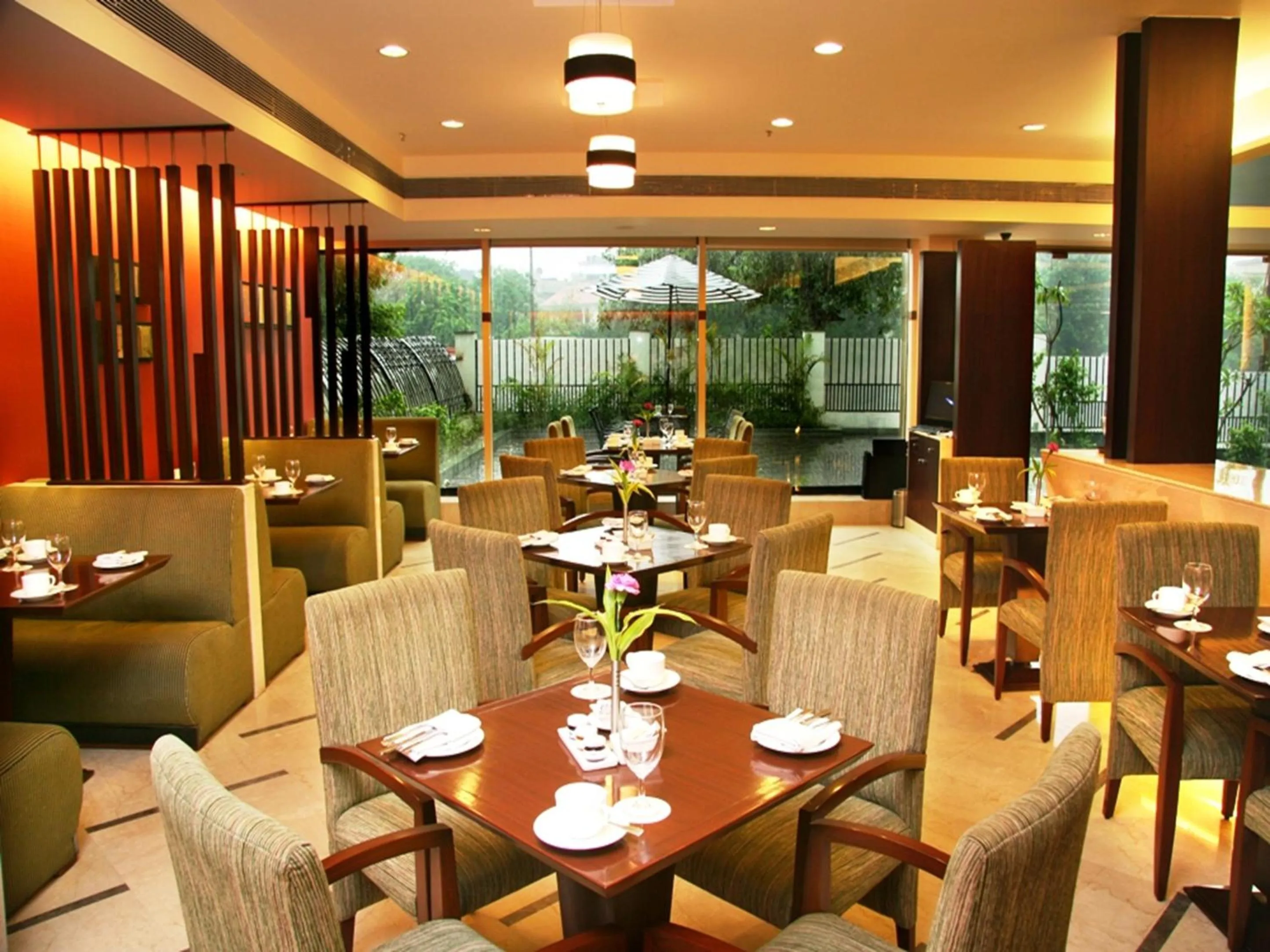 Restaurant/places to eat in Muse Sarovar Portico Nehru Place
