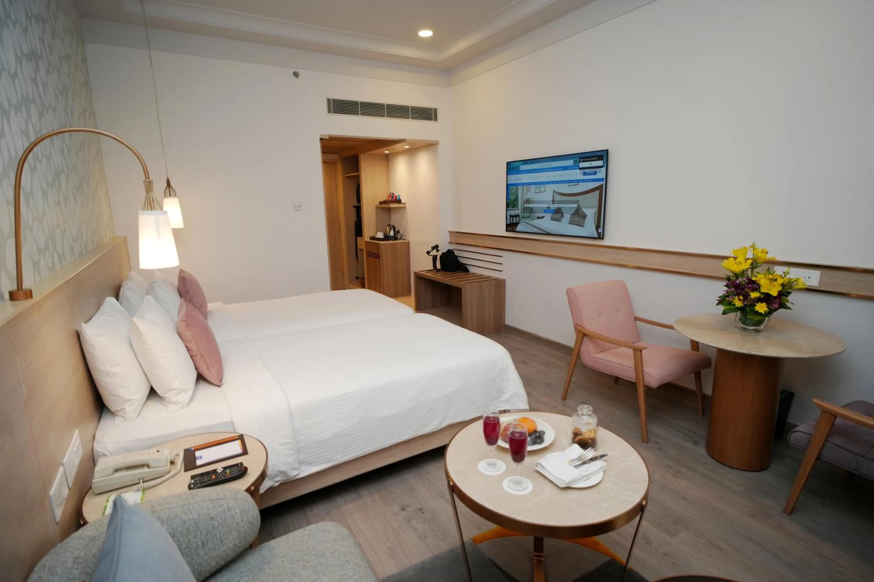 Bed in Muse Sarovar Portico Nehru Place