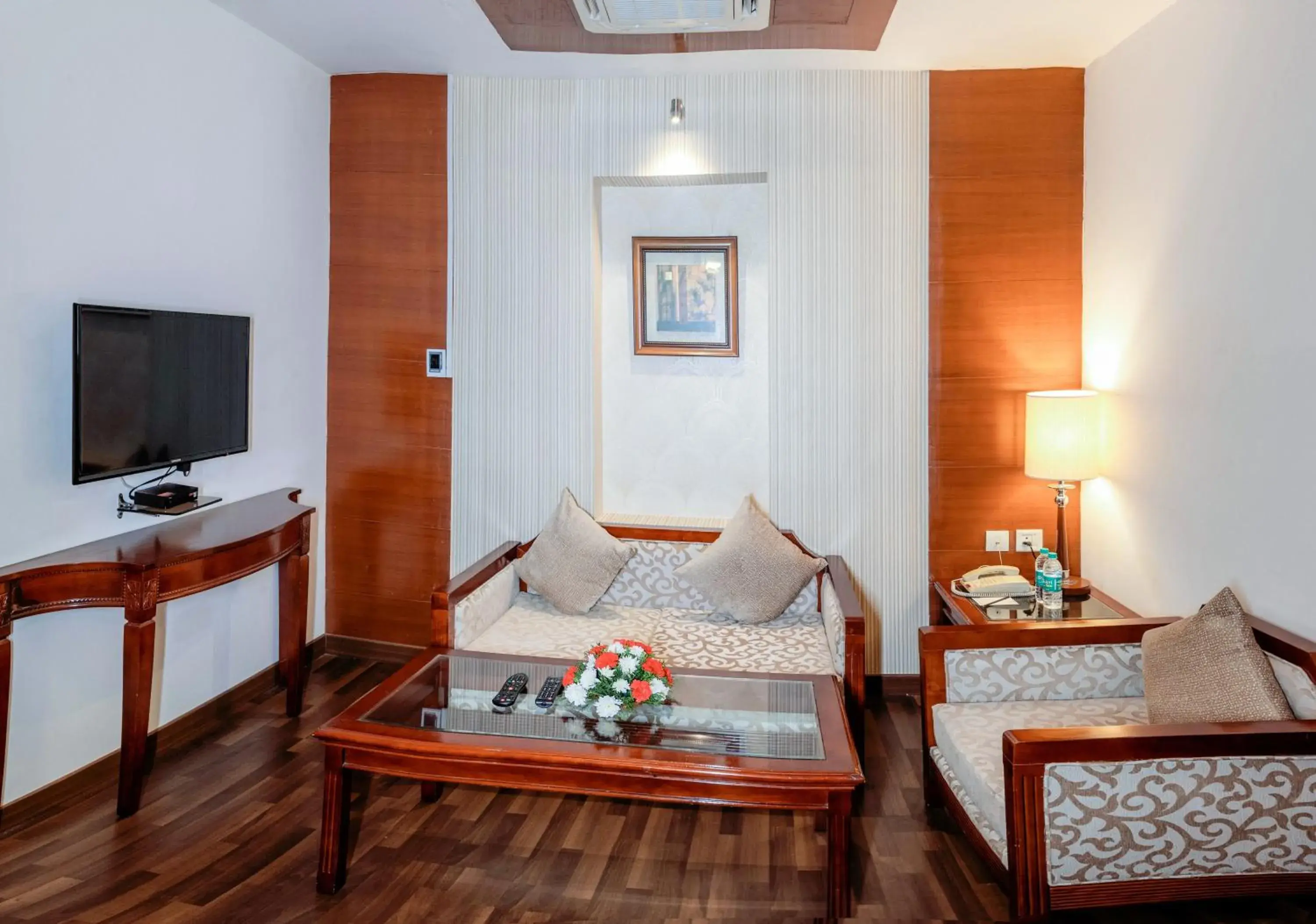 Communal lounge/ TV room, Bed in Fortune JP Palace, Mysore - Member ITC Hotels' Group Communal lounge/ TV room, Bed in Fortune JP Palace, Mysore - Member ITC Hotels' Group
