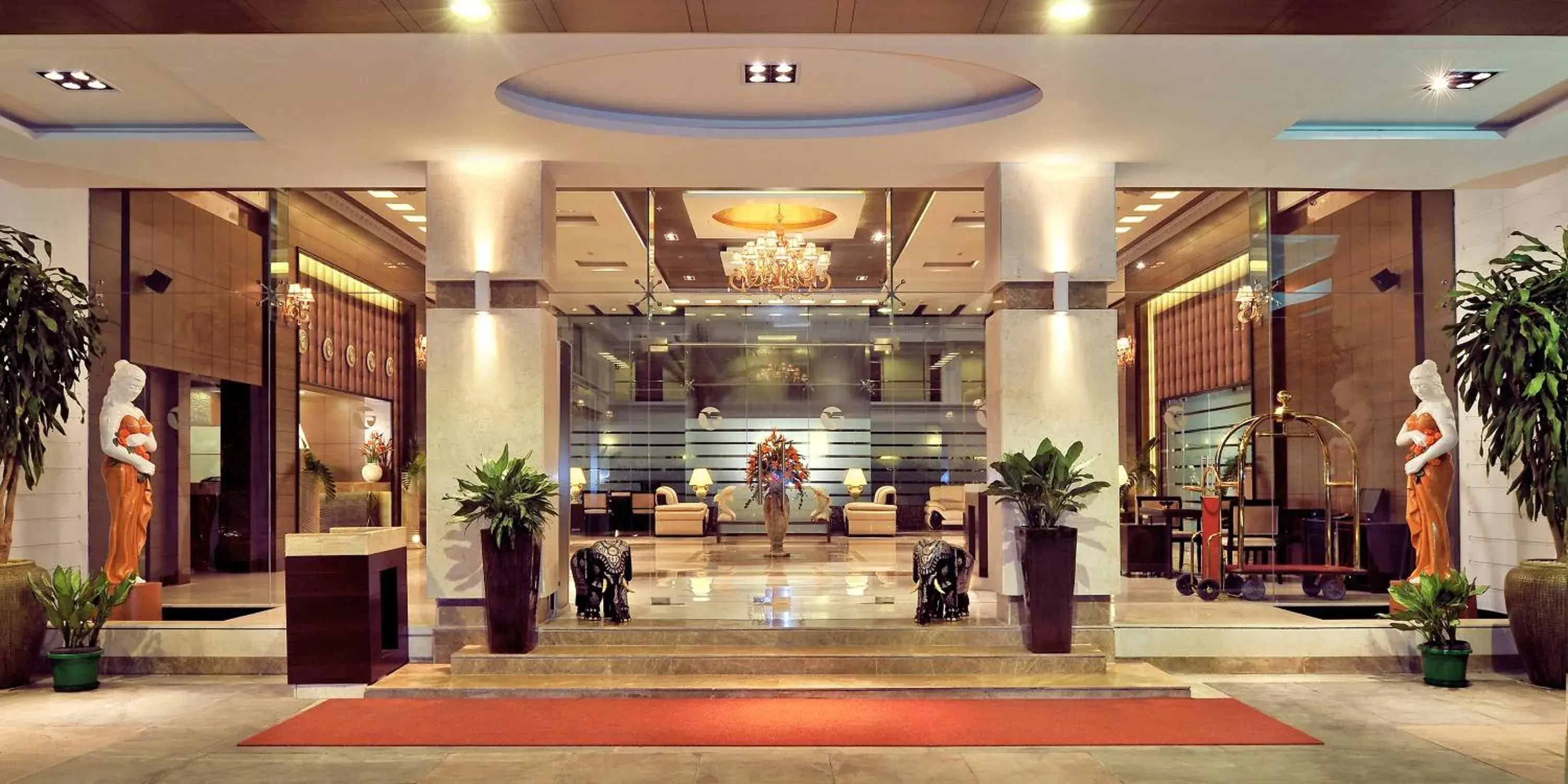 Lobby or reception in Fortune JP Palace, Mysore - Member ITC Hotels' Group Lobby or reception in Fortune JP Palace, Mysore - Member ITC Hotels' Group