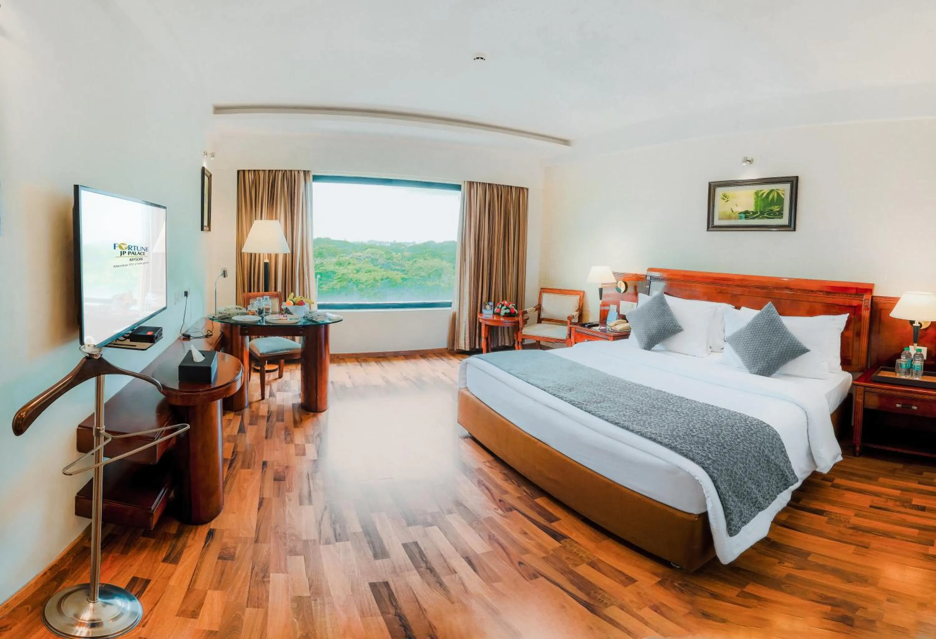 Photo of the whole room, Bed in Fortune JP Palace, Mysore - Member ITC Hotels' Group