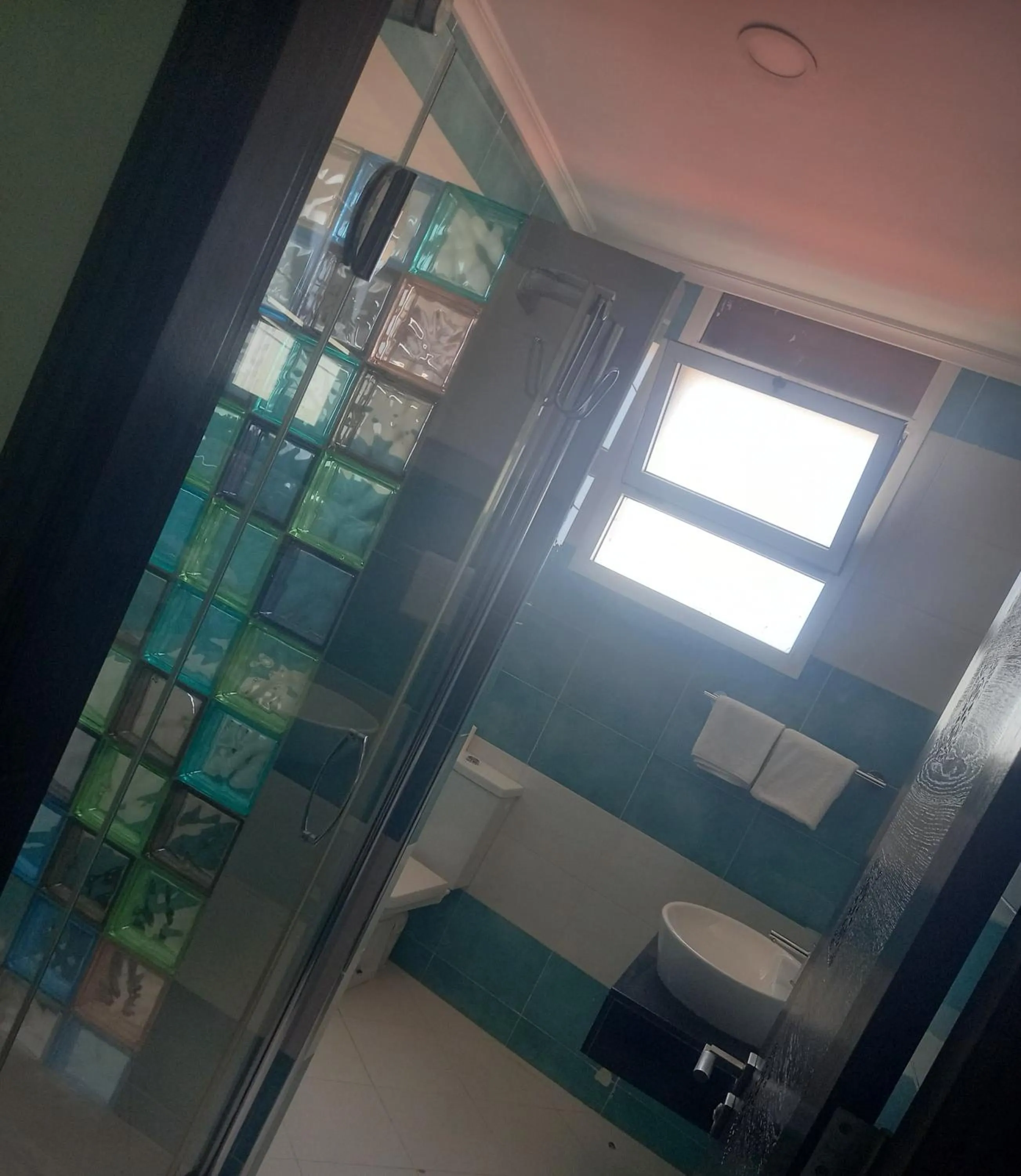 Shower in Hotel Salime Al Khozama