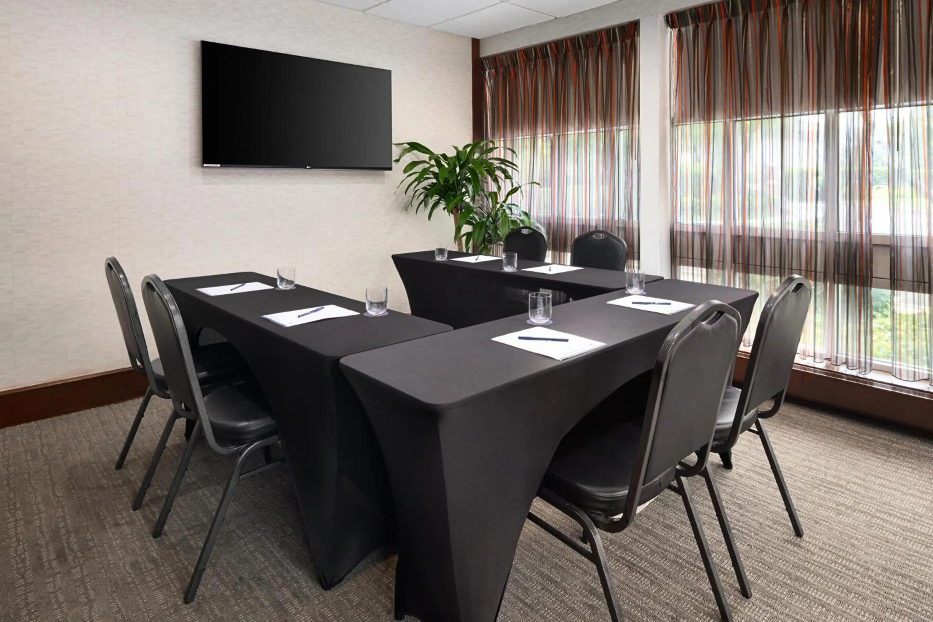 Meeting/conference room in DoubleTree by Hilton Hotel Boston Bayside