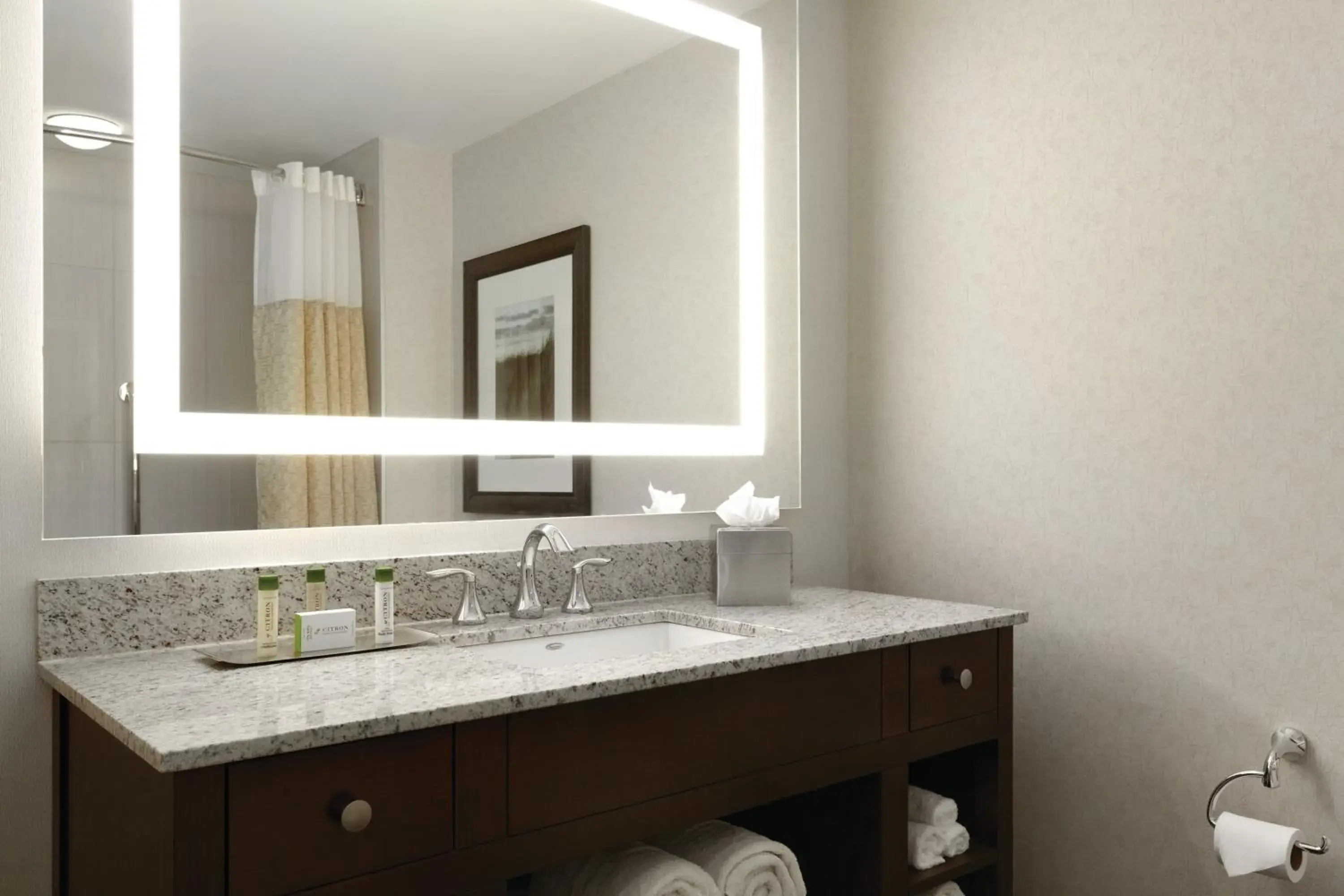 King Room in DoubleTree by Hilton Hotel Boston Bayside King Room in DoubleTree by Hilton Hotel Boston Bayside