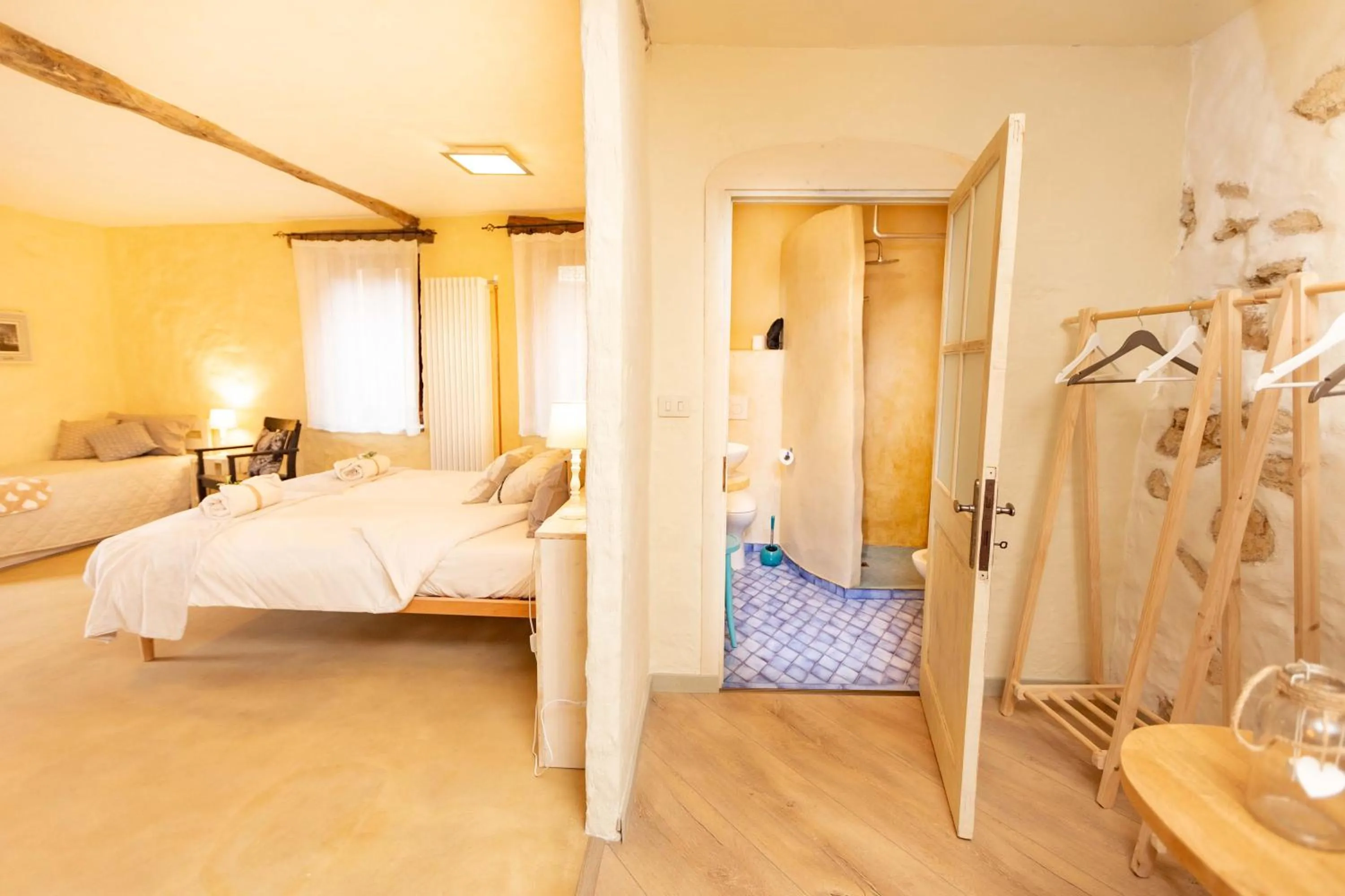 Bathroom, Bed in b&b Balcone del Biellese