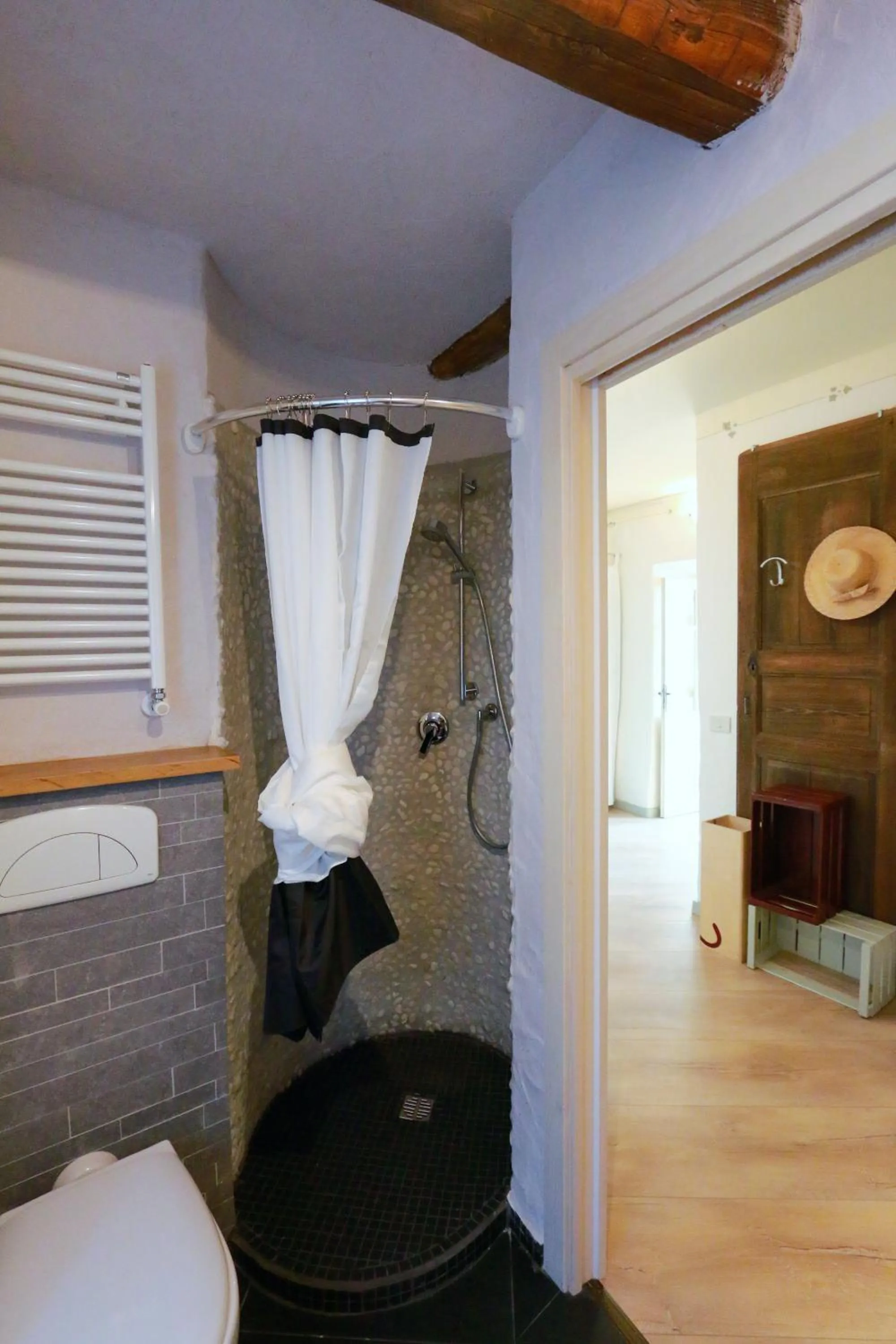 Shower, Bed in b&b Balcone del Biellese