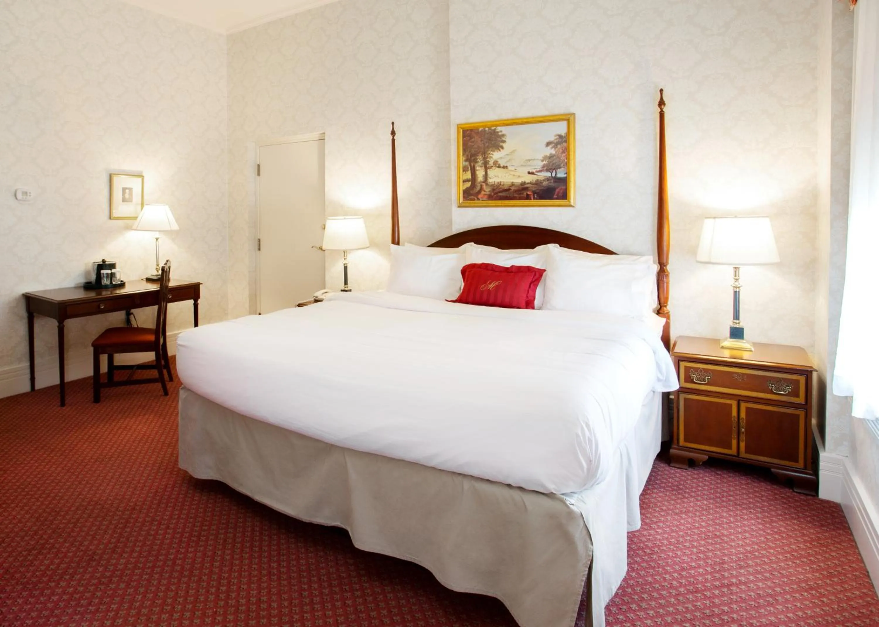 Bedroom, Bed in General Morgan Inn