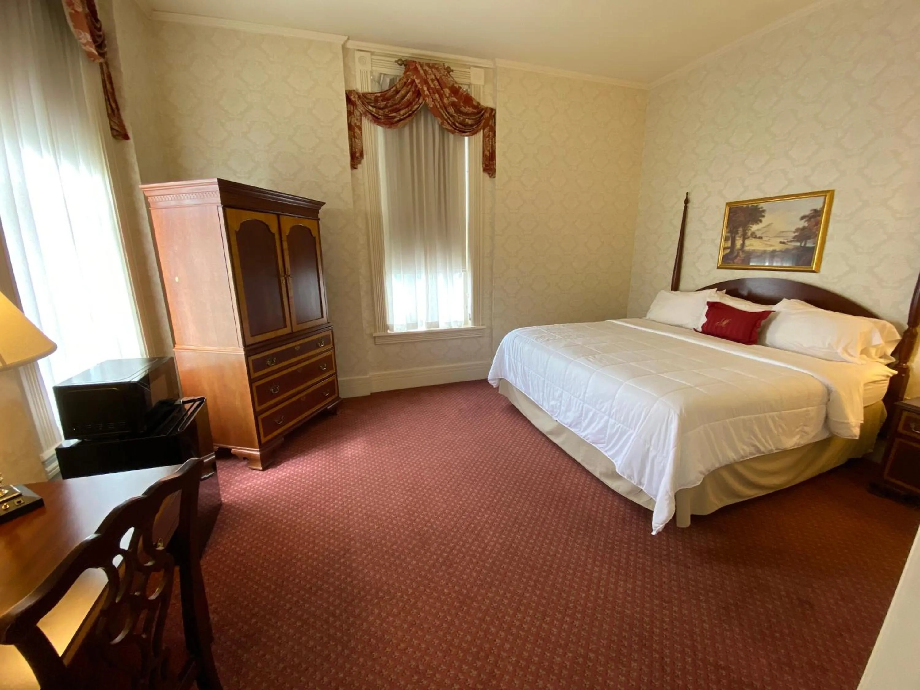 Bedroom, Bed in General Morgan Inn