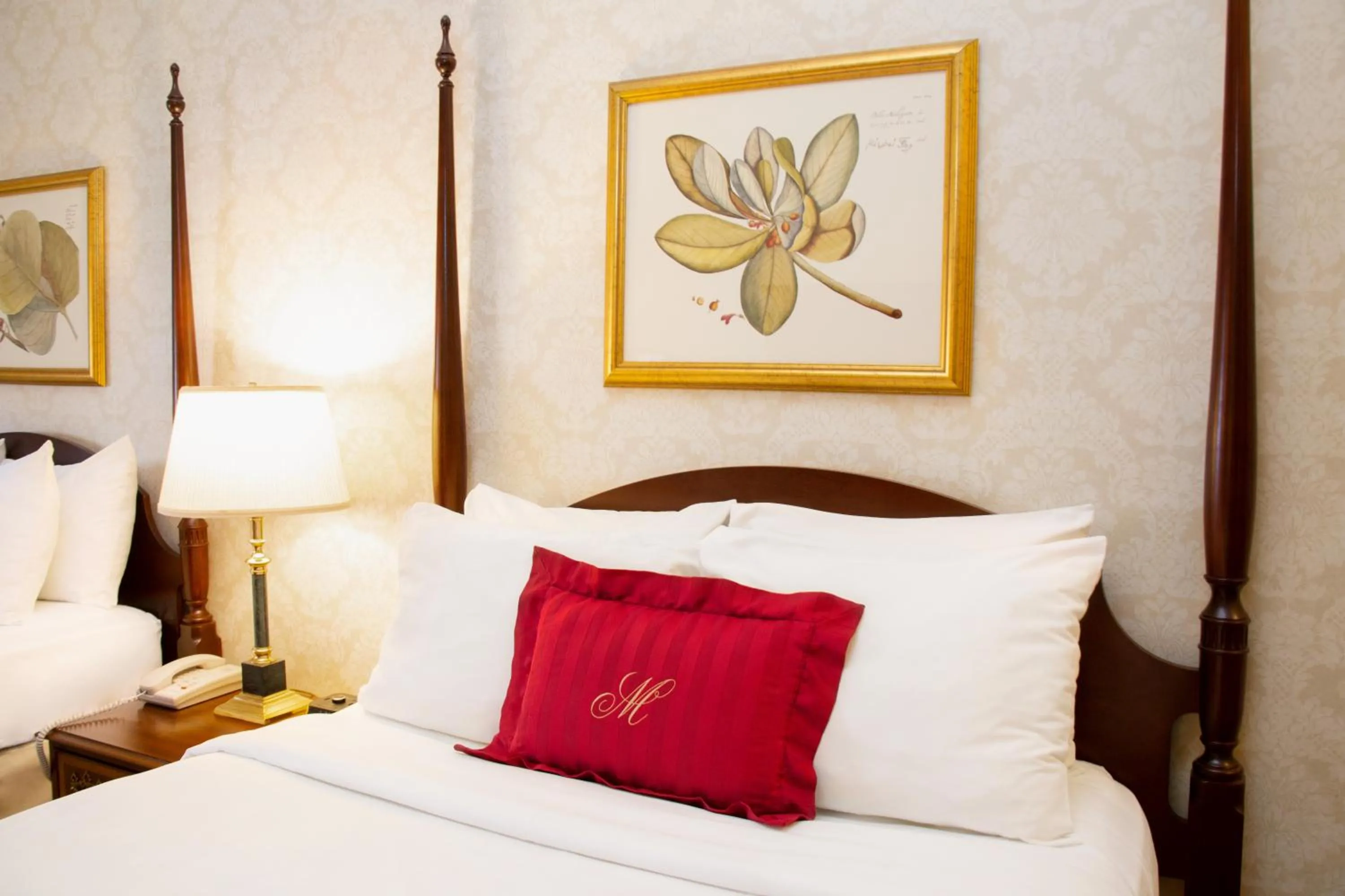 Bed in General Morgan Inn