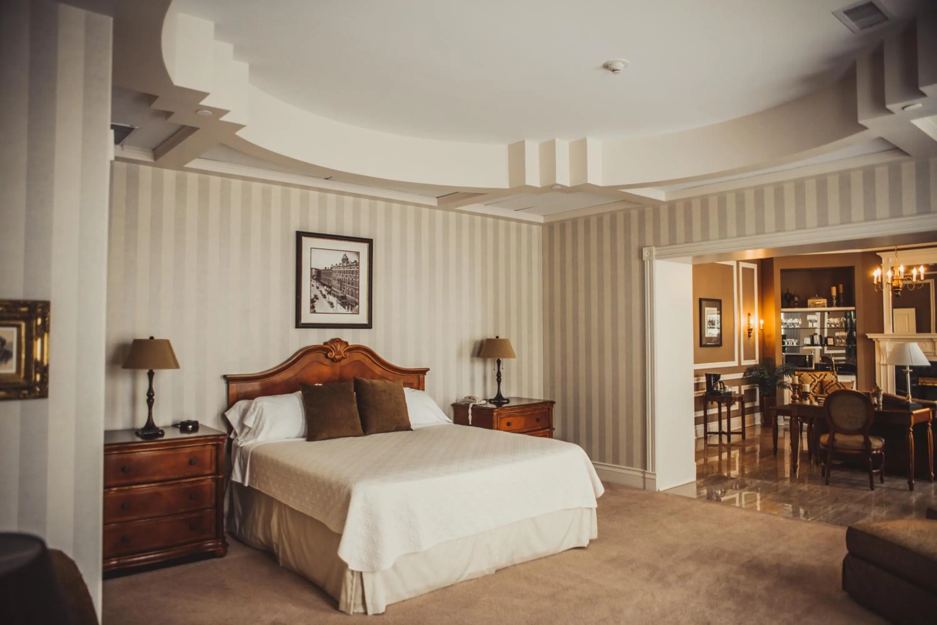 Bedroom, Bed in General Morgan Inn