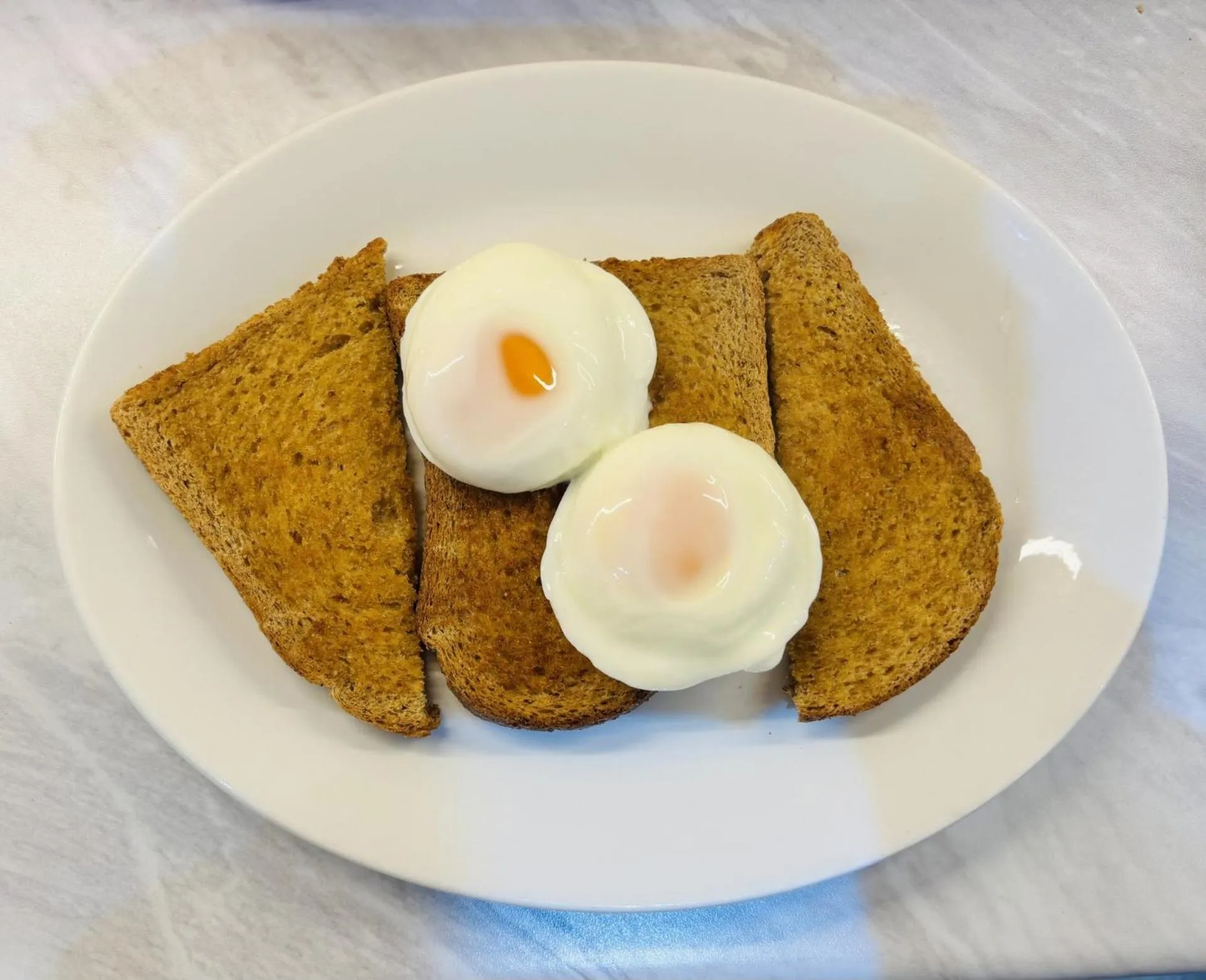 Breakfast in Carnson House